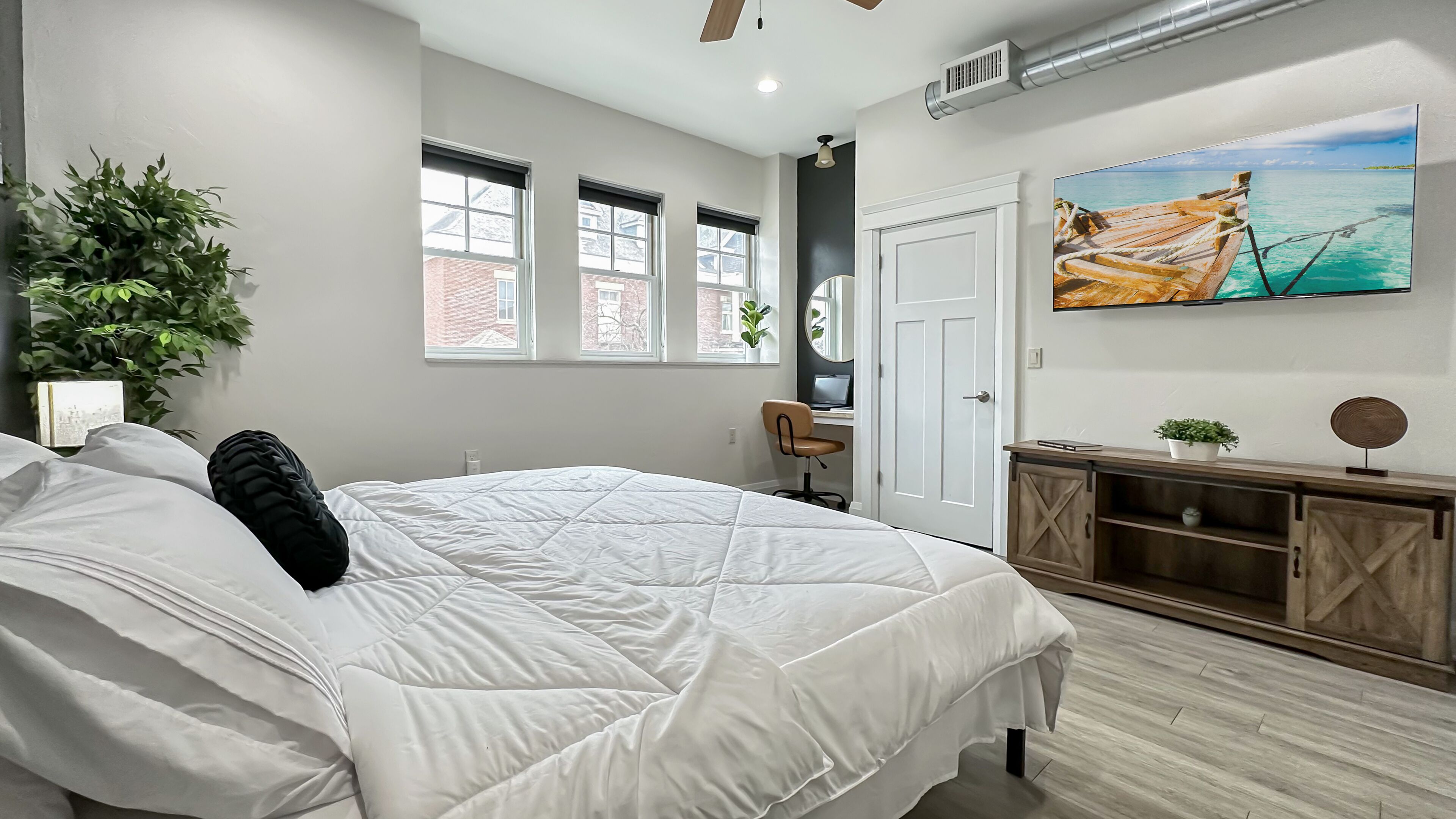 BRAND NEW Art District Loft 16