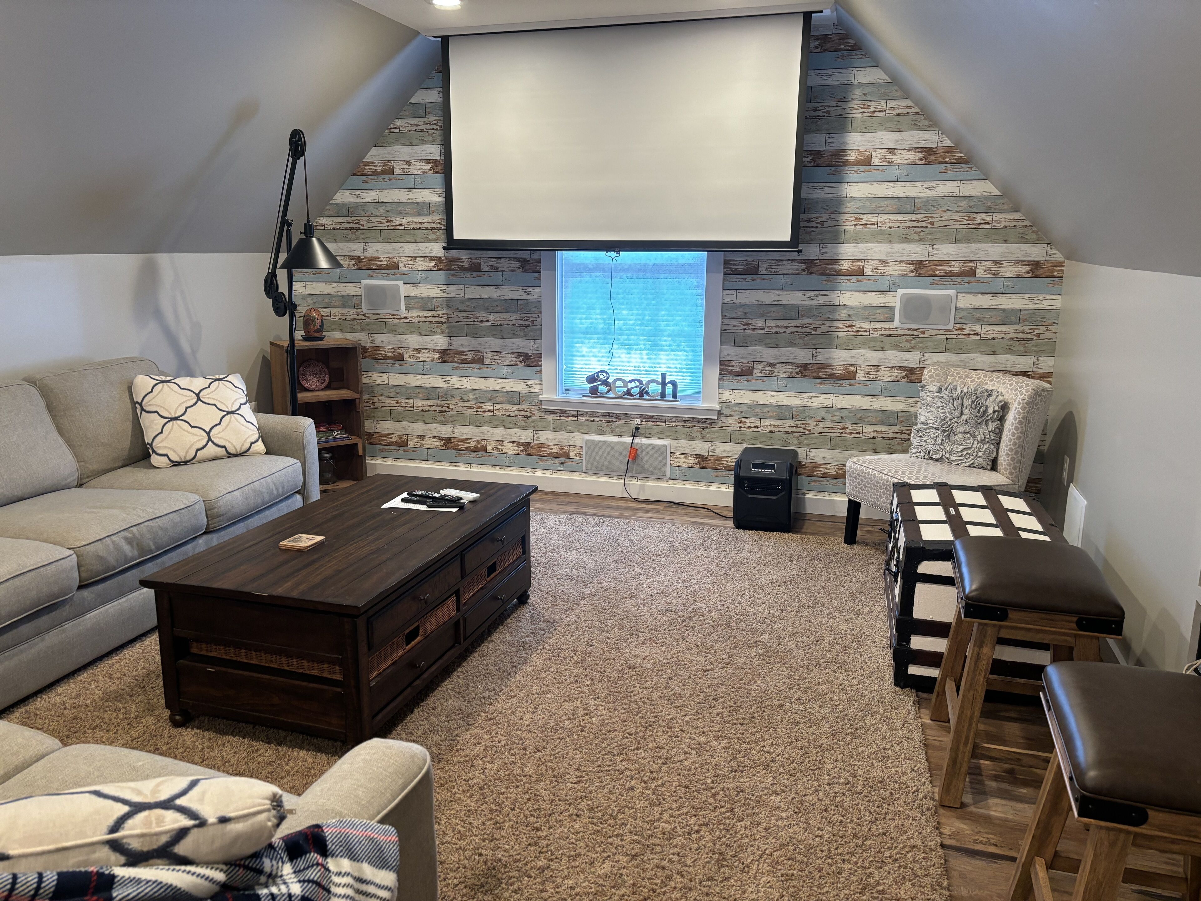 Cozy retreat in the heart of wine country, 5 minutes from the Appalachian trail!