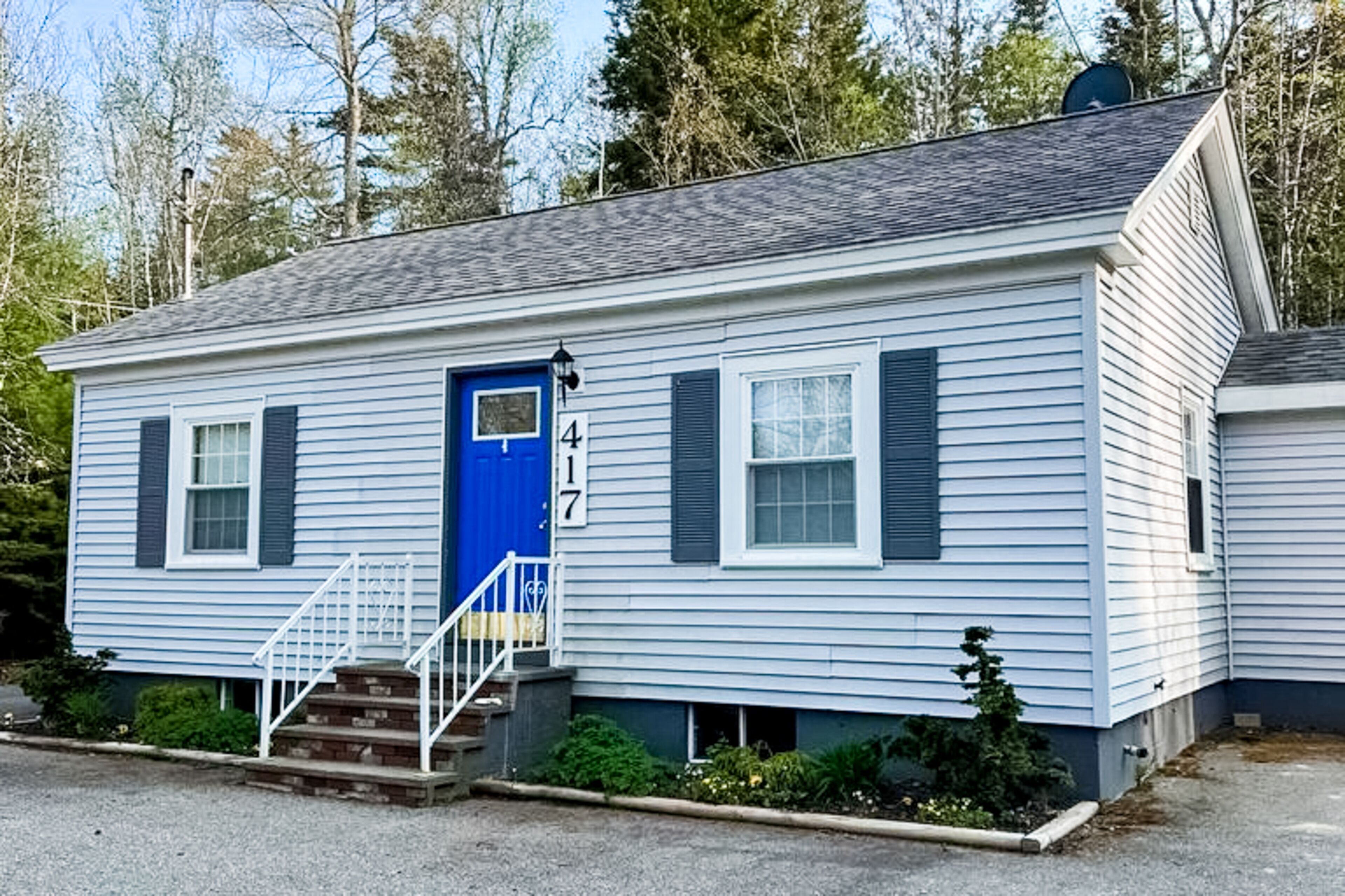 Open layout Maine cottage with washer/dryer & grill - dog-friendly
