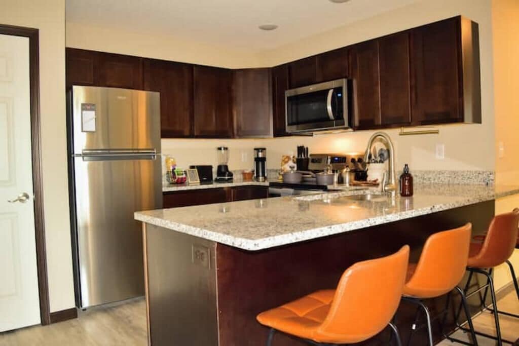100 - New, Modern & Comfortable 2 Bedroom Apt