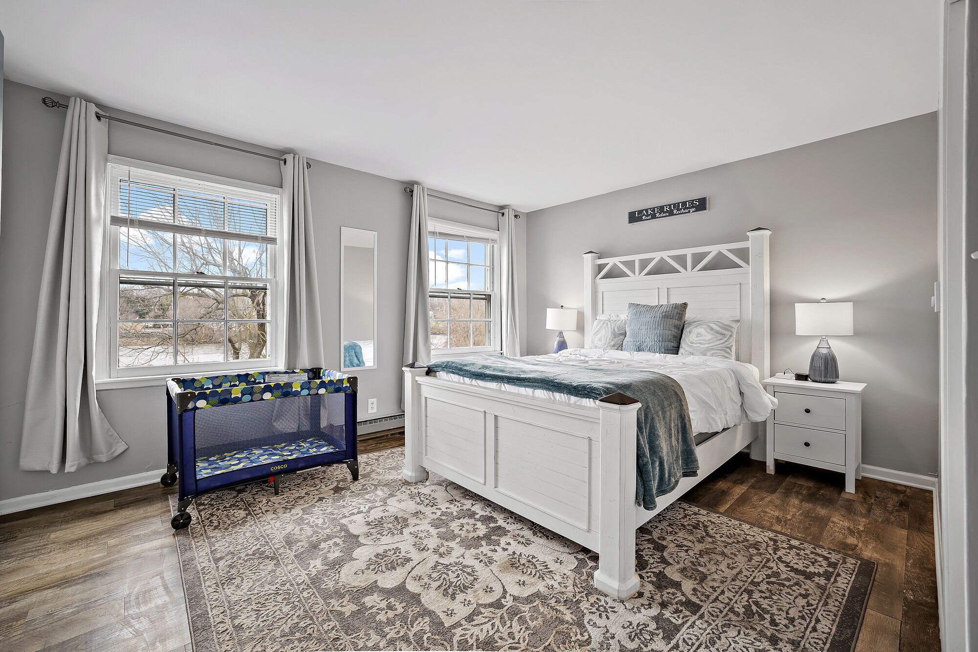 Serene Apartment w/Amazing Fox River View in Downtown Yorkville. 2bedrm/1.5 ba  