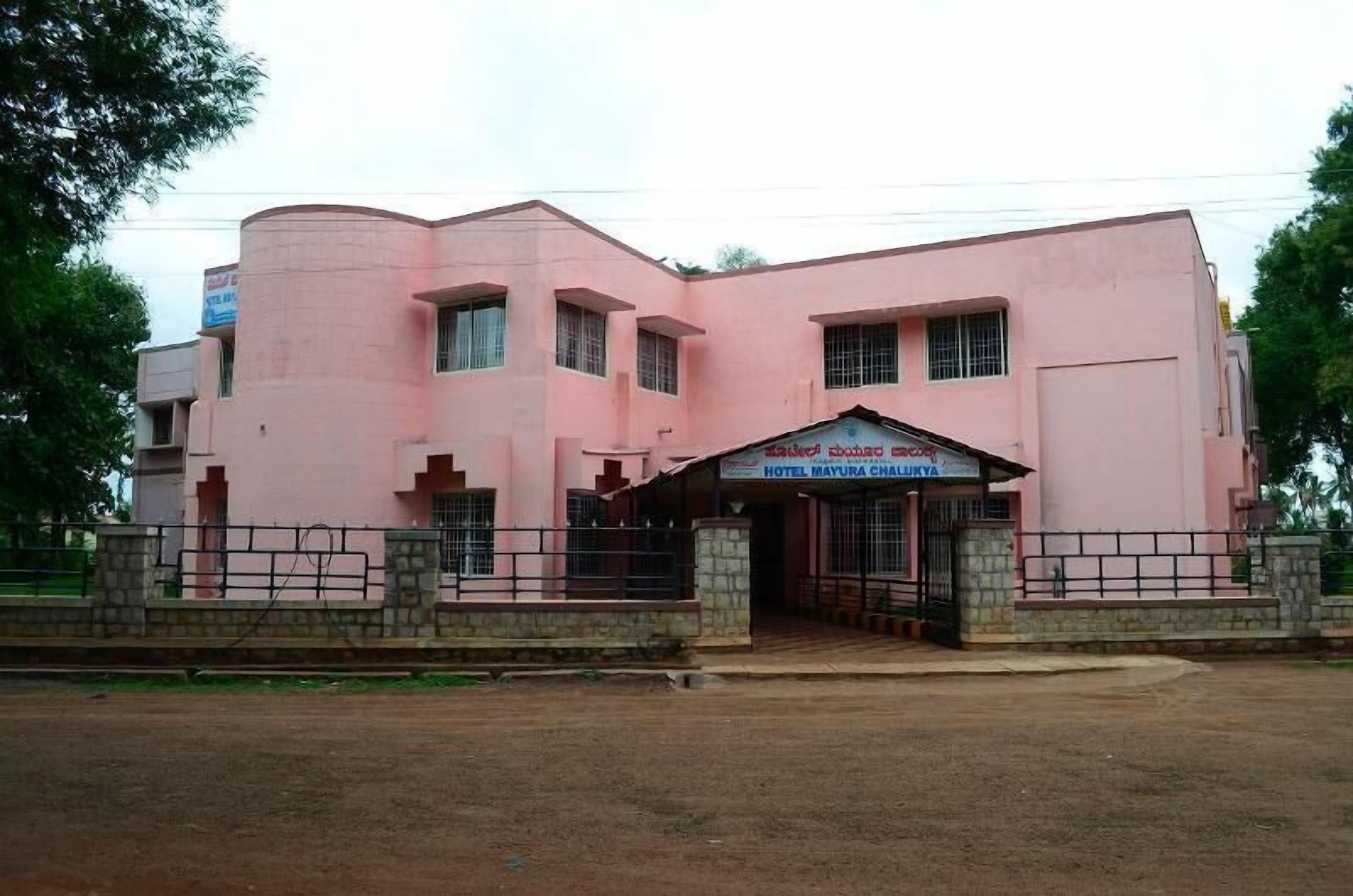 KSTDC Hotel Mayura Chalukya Badami