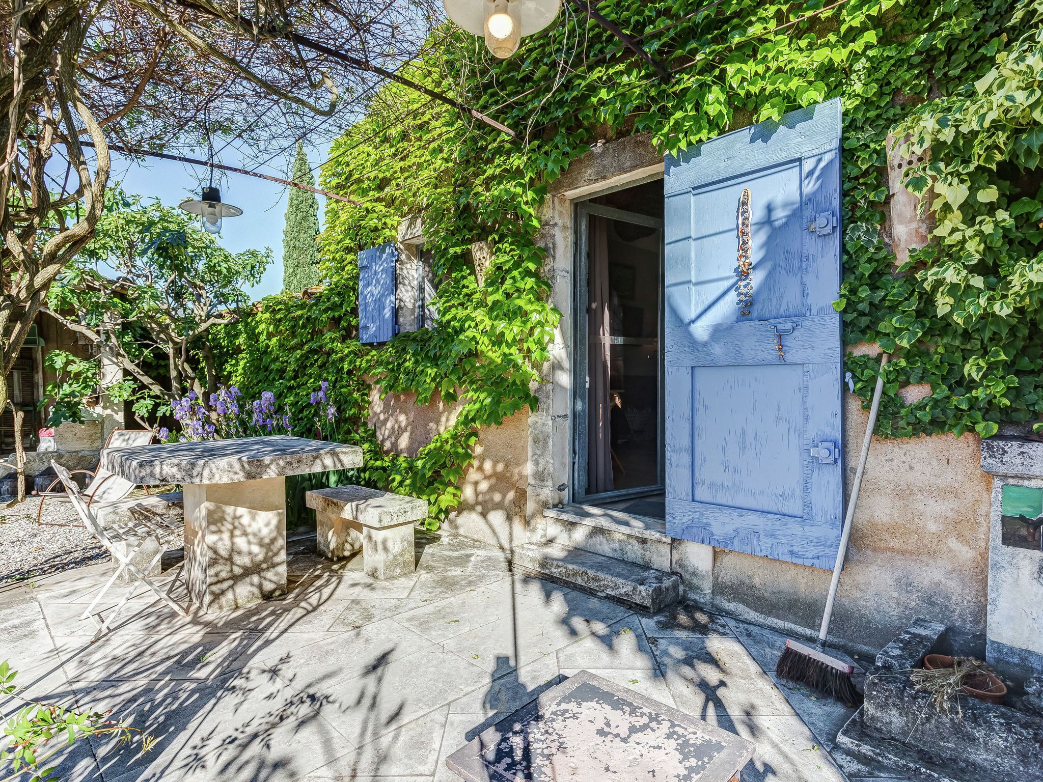 Charming Cottage in Oppède amidst Vineyards