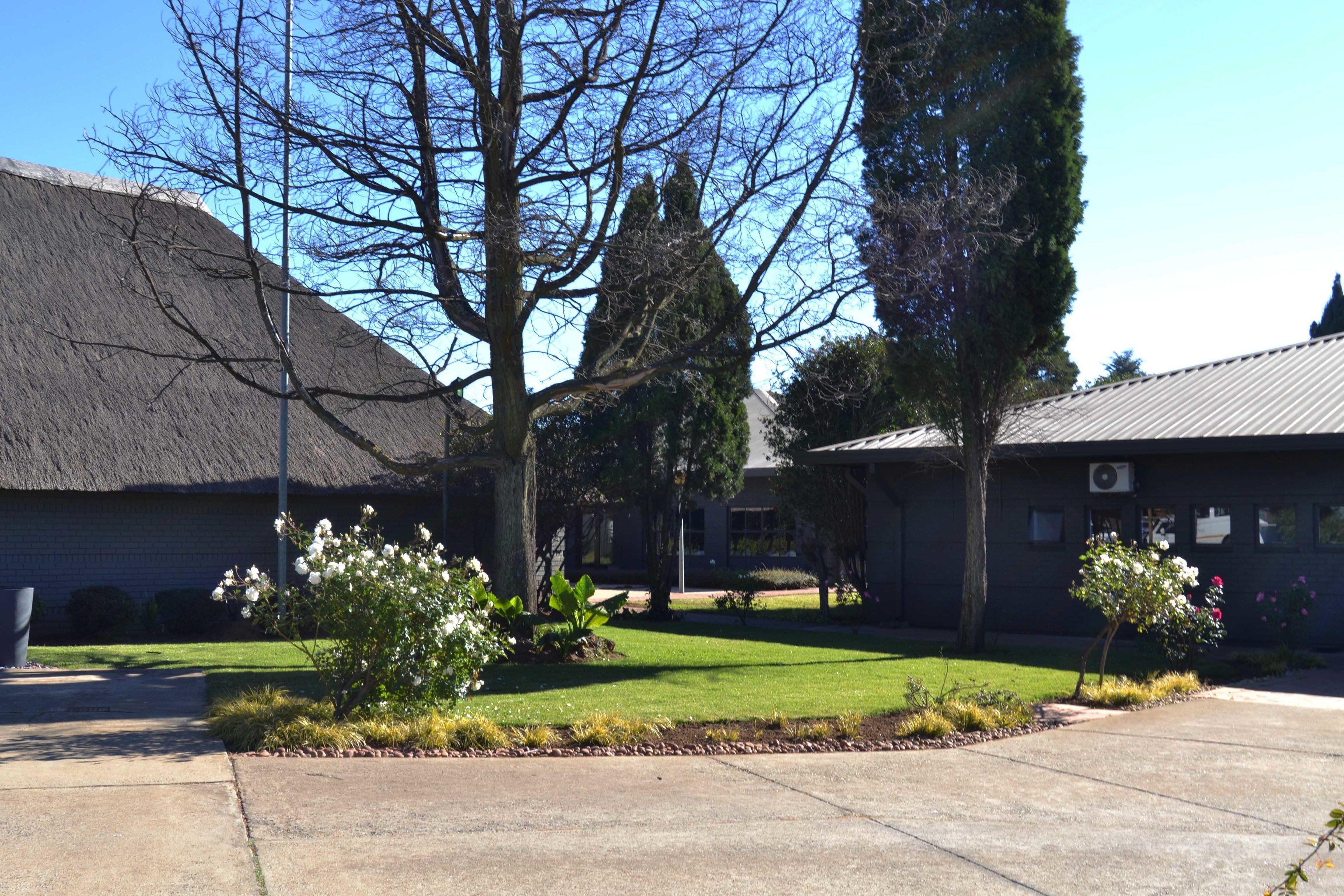 Outlook Lodge OR Tambo