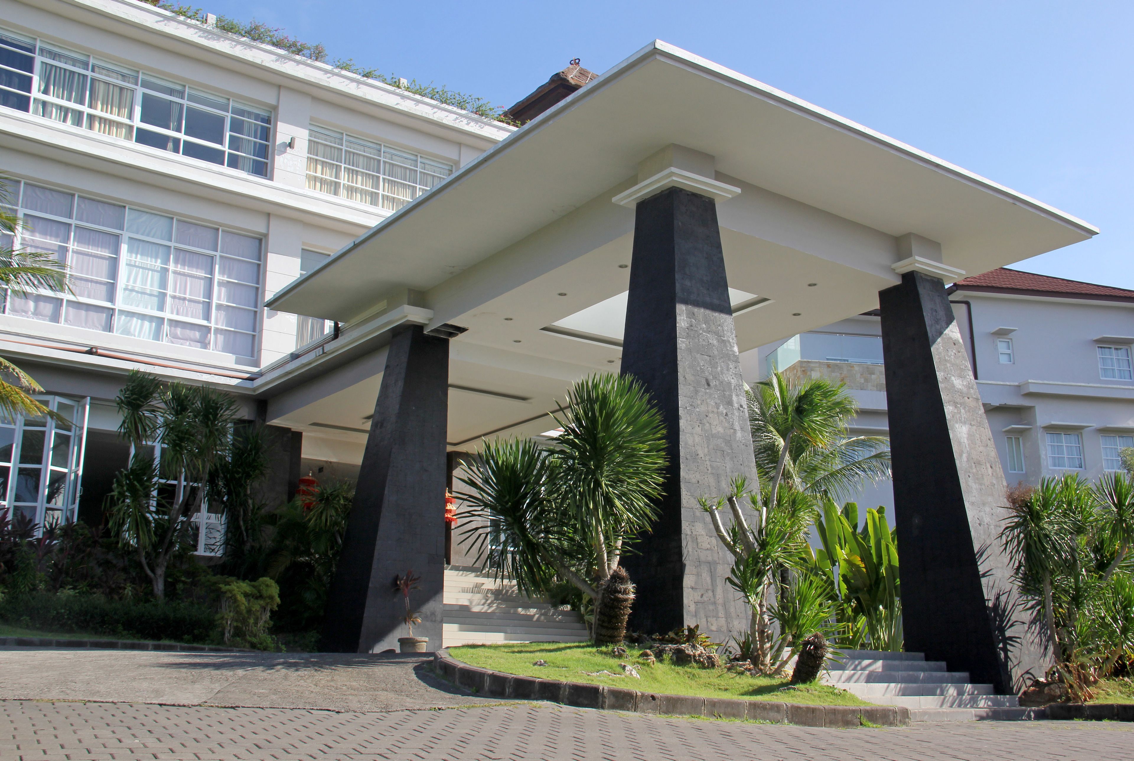 RedDoorz near Dreamland Beach Uluwatu