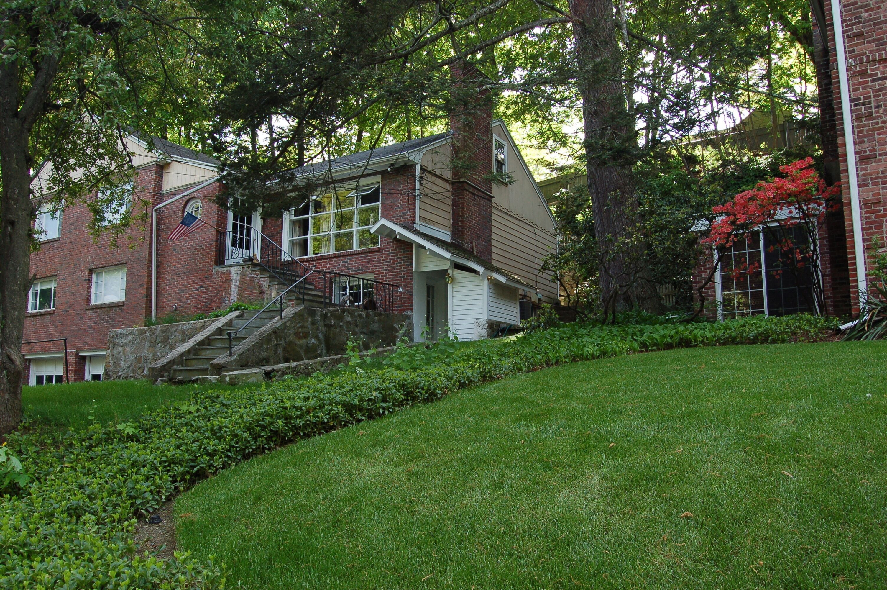 Newly furnished and renovated, nice & cozy 4BR-Free parking