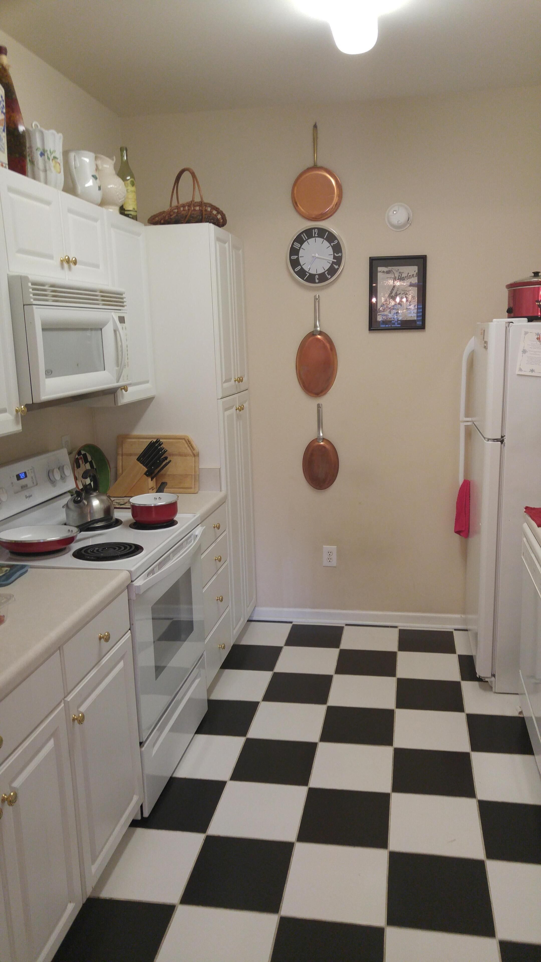 Awesome ! 2 Bedroom , 2 Bath, With A Swimming Pool!