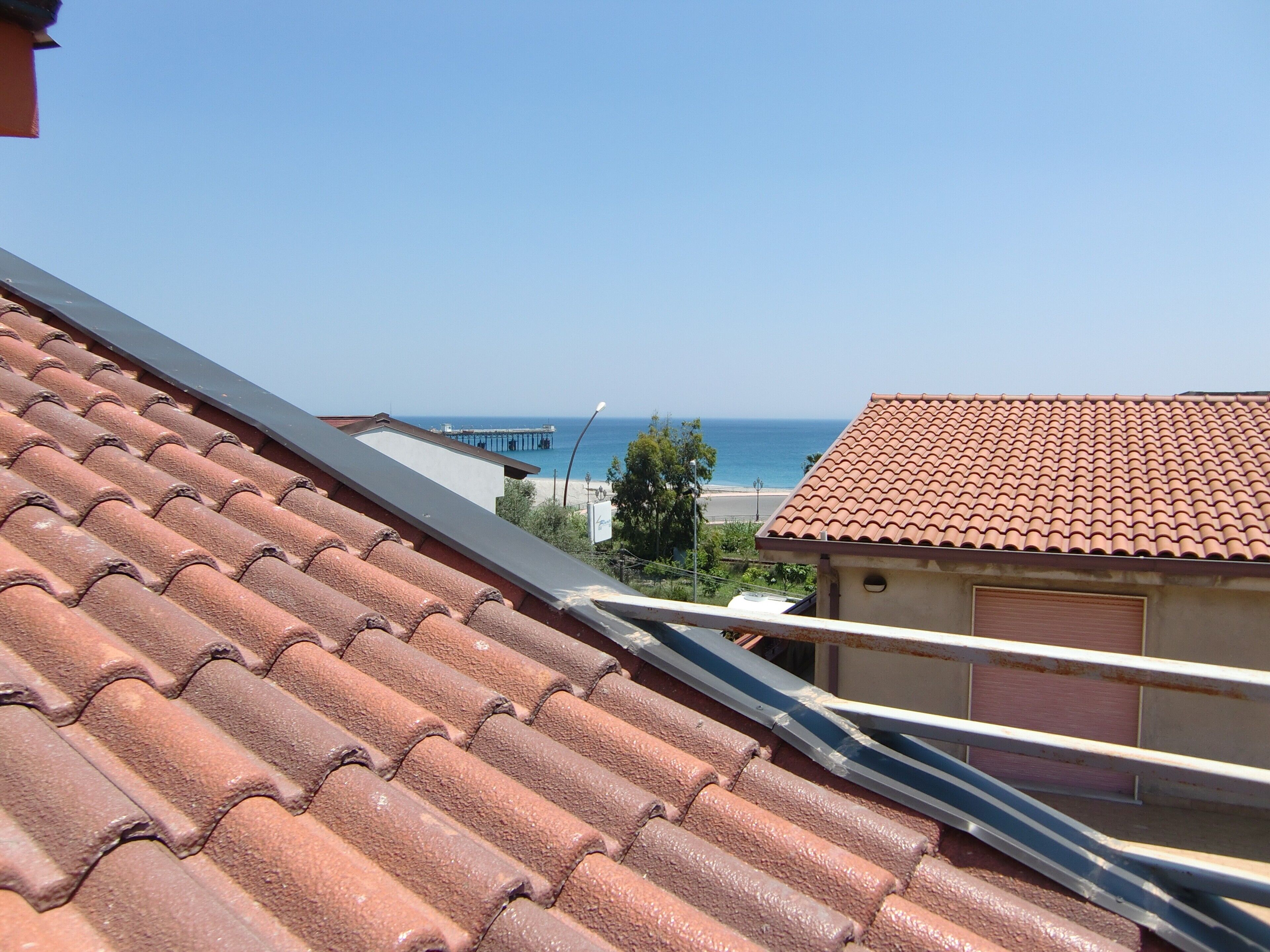 2 bedroom apartment with roof terrace in Siderno Marina, South Italy