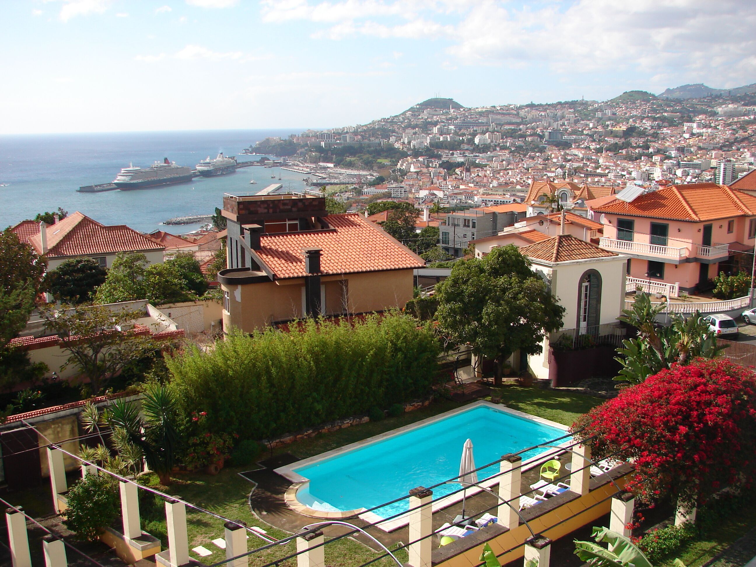 AMAZING VIEW over the bay, by the Old Town, walk to the city, totally quiet area