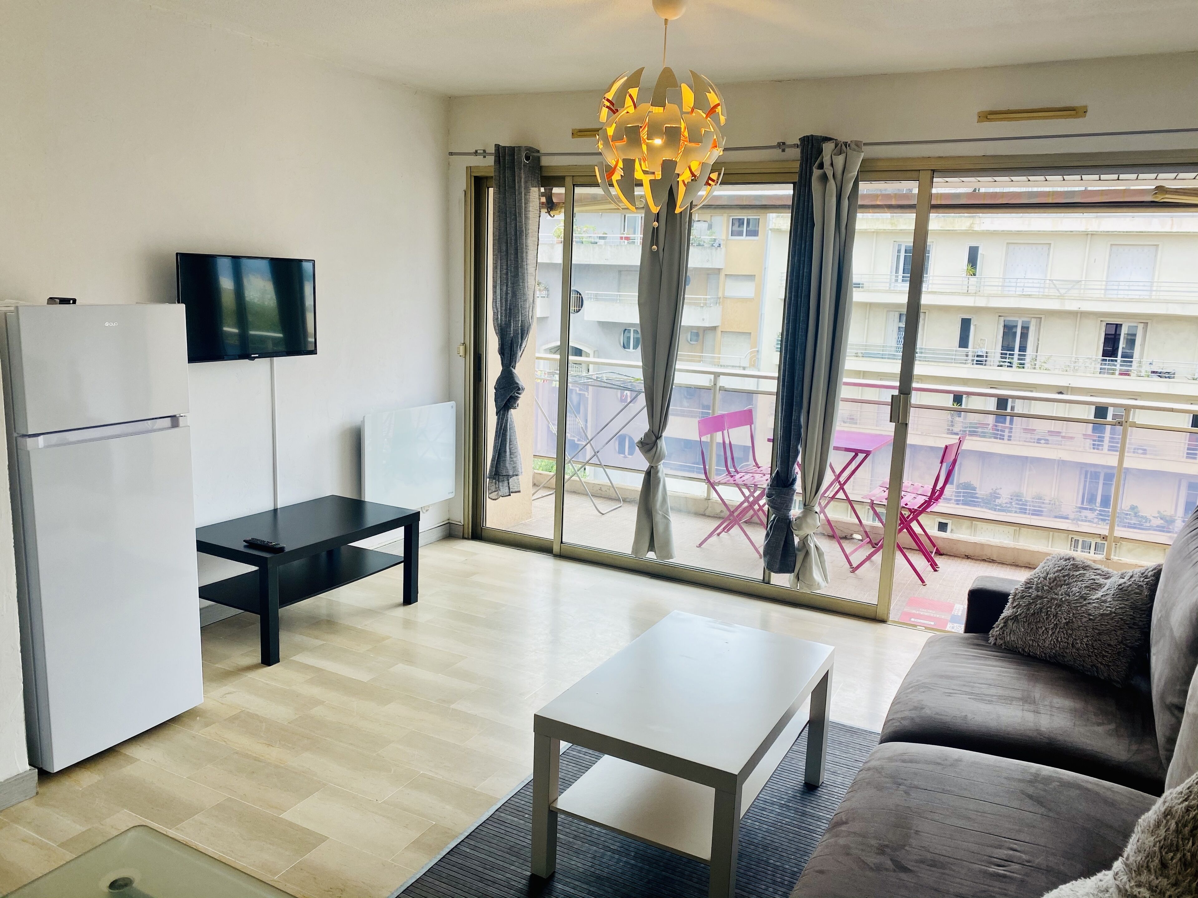 Sea View Studio with pool 100m from the beach JUAN LES PINS