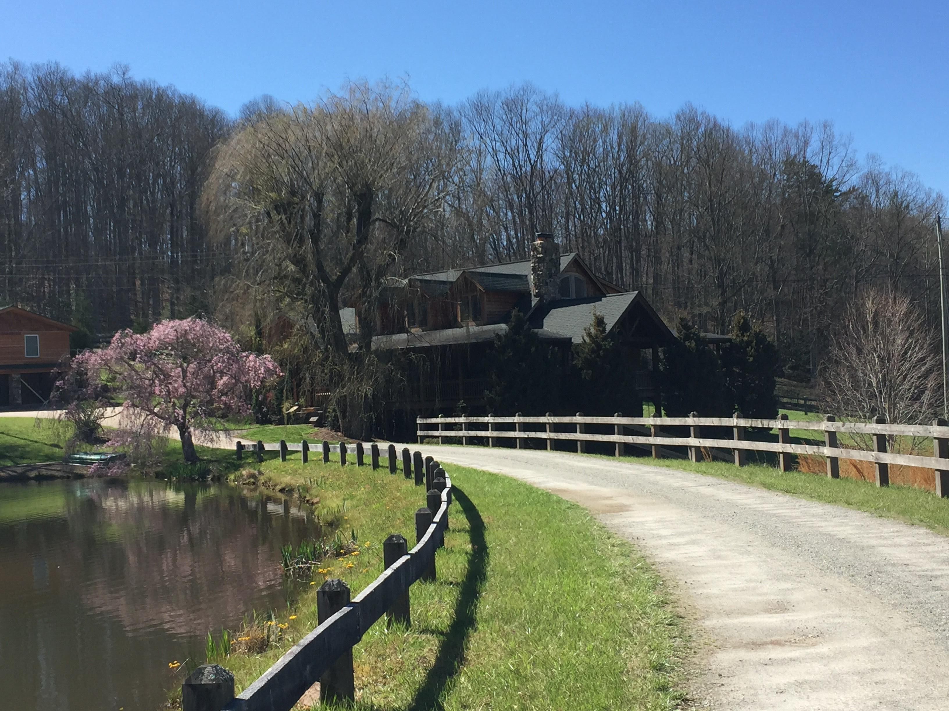 Romantic Rural Retreat/Hot tub/Fishing/Pond view/Woods/Private