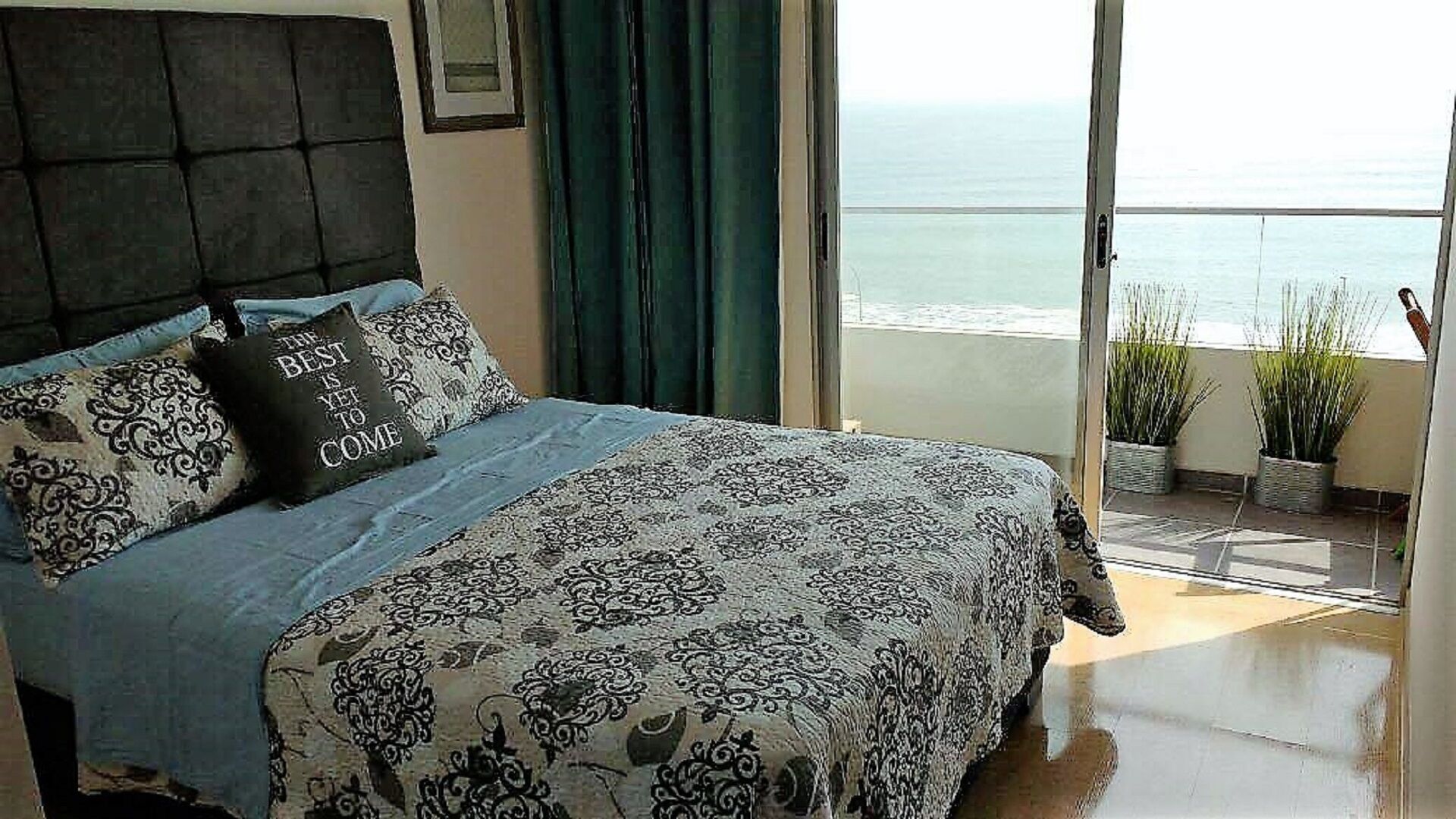 Ocean view apartment close to airport 