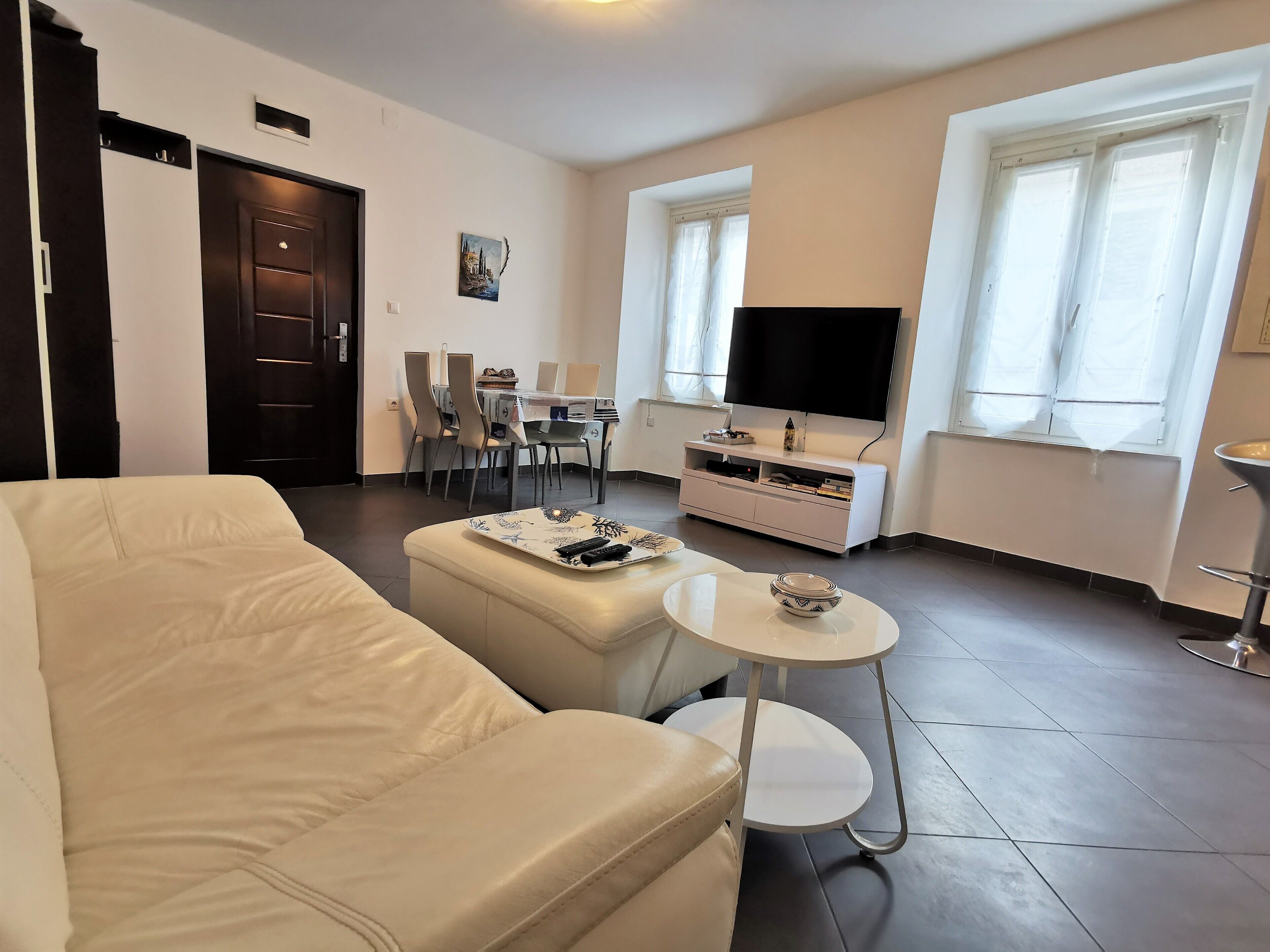 APARTMENT LORIS, IN THE CENTER OF SKRADIN, 64 M2, 3 ROOMS 