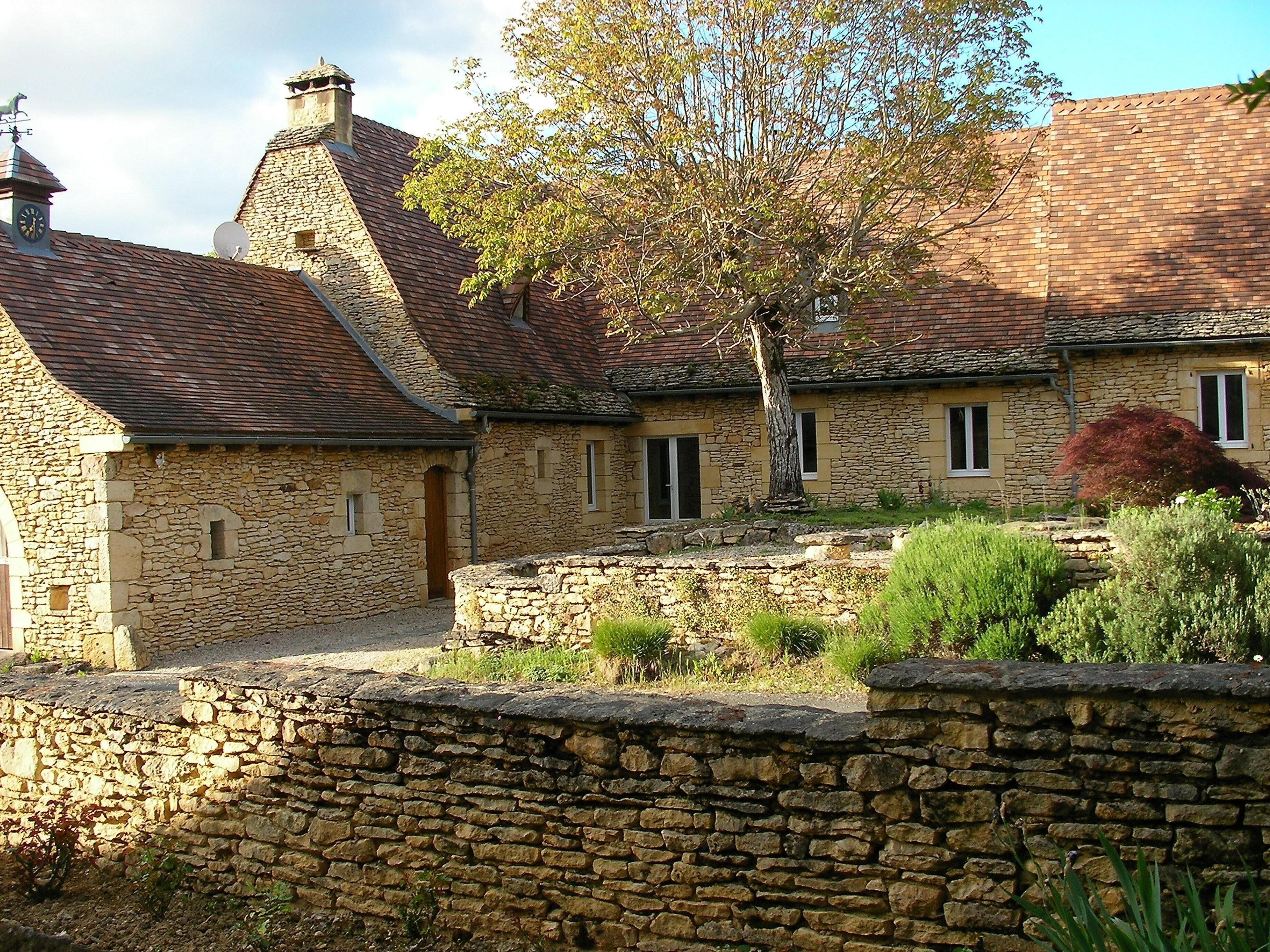 Cottage of charm and character, 220 m2, quiet, between Sarlat and Lascaux.