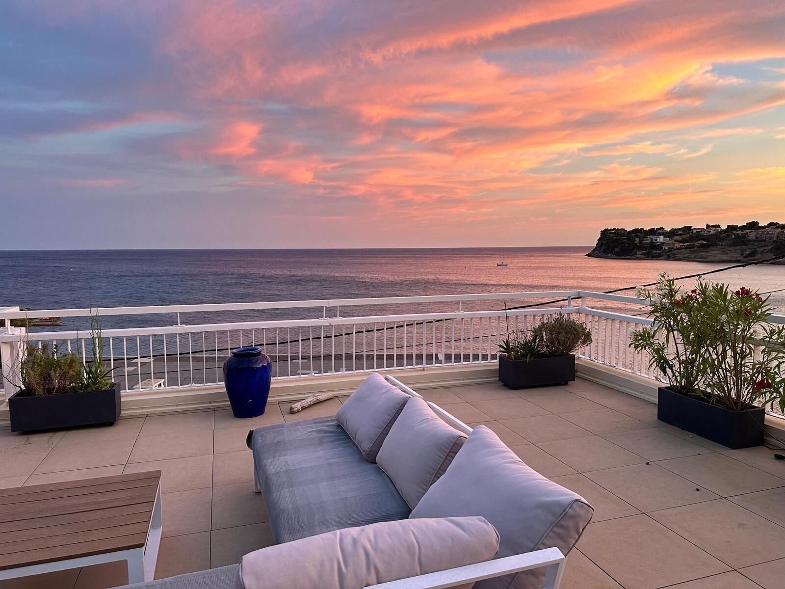 SEA FRONT, Beach at 50m, LUXURIOUS, 4 Pers, TERRACE 60m2, Pergola 20 m², 3 beds