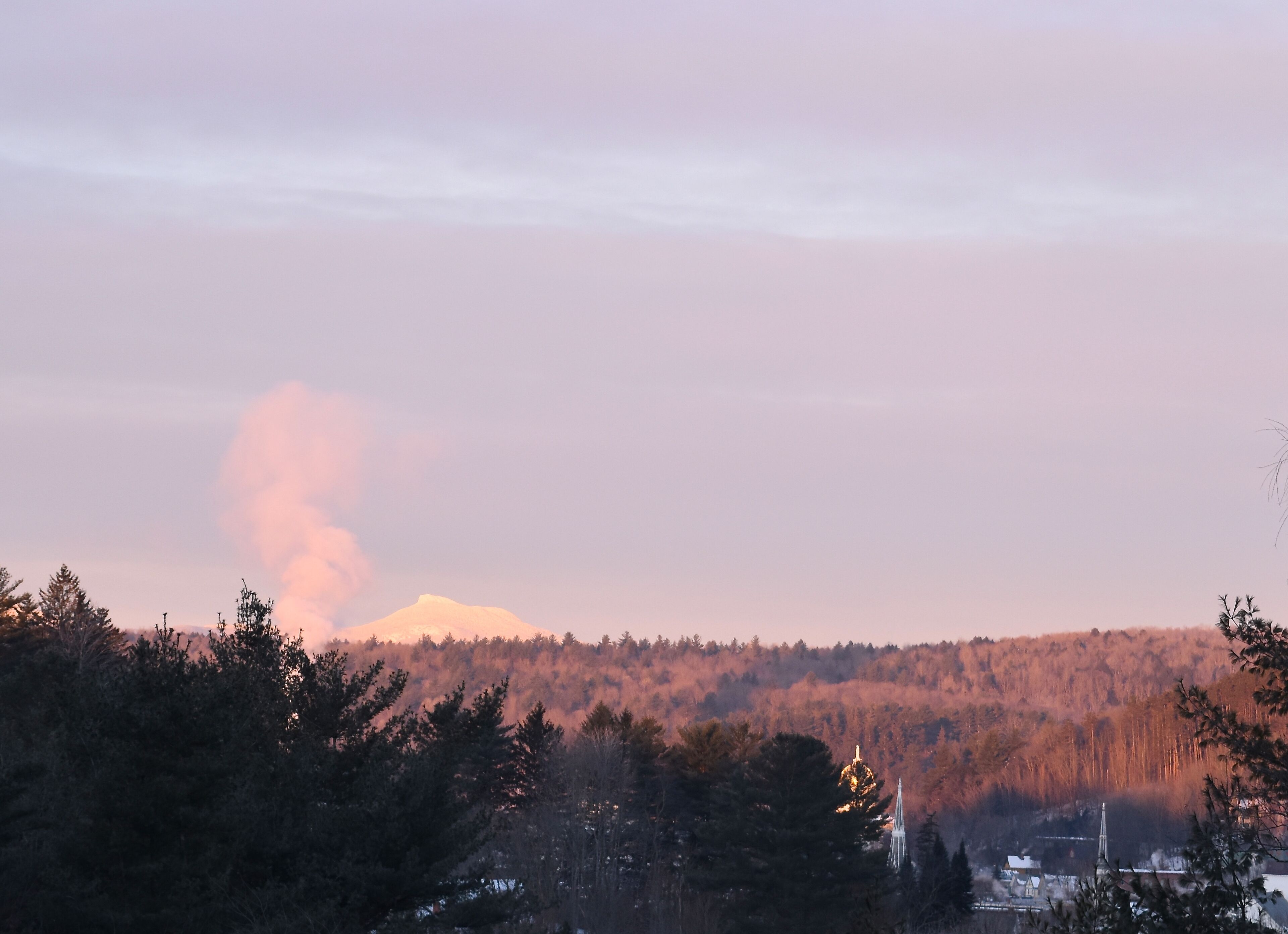 Artful Lodging Mountain-view Studio+1 Bedrm Apt in Historic Home, Montpelier VT