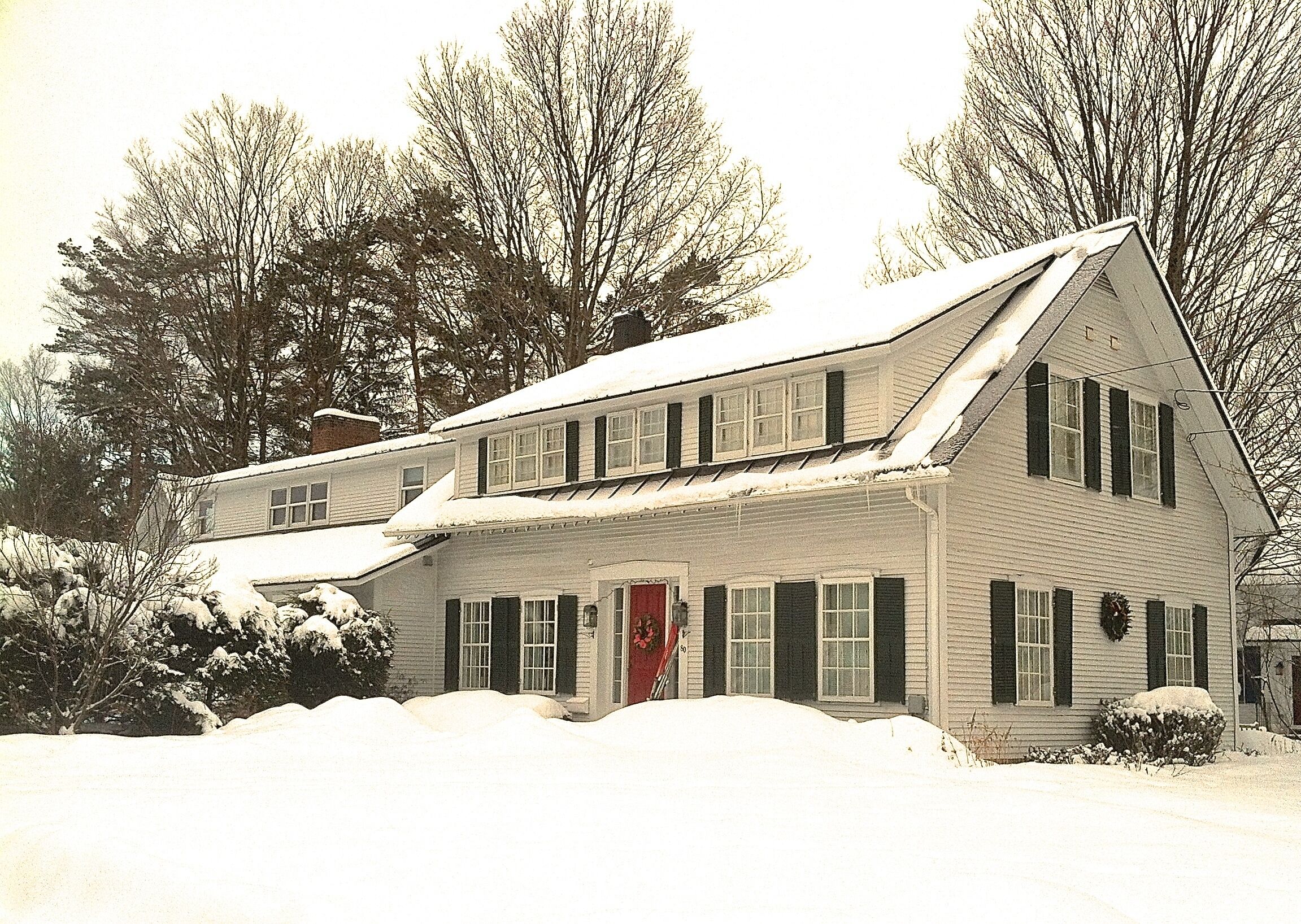 Artful Lodging 1st Fl'r 2 Bedroom Apt in Civil War Infirmary Home Montpelier VT