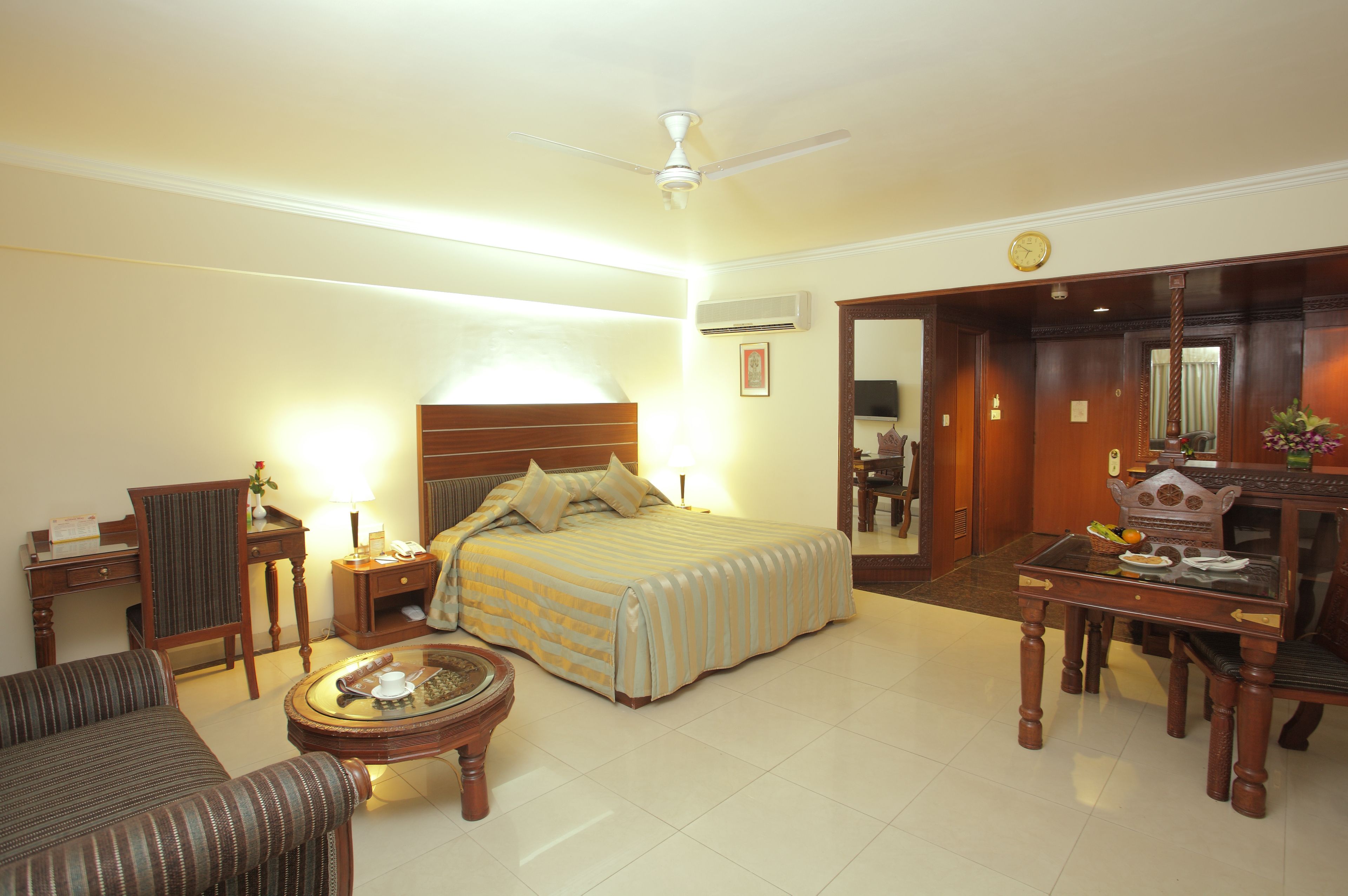 Hotel Om Tower