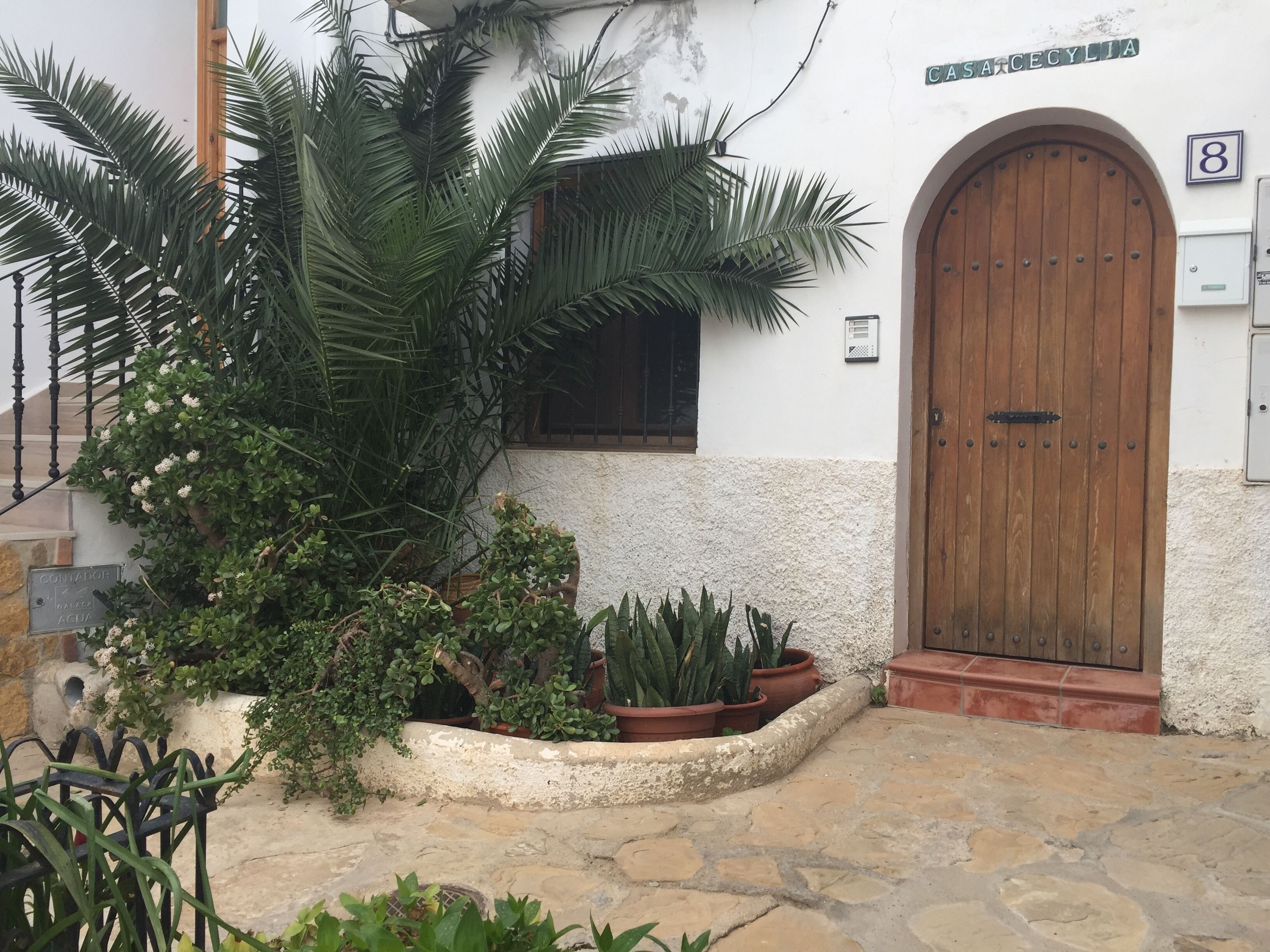 Beautifully  refurbished 2 bedrooms apartment, with pueblo and sea views