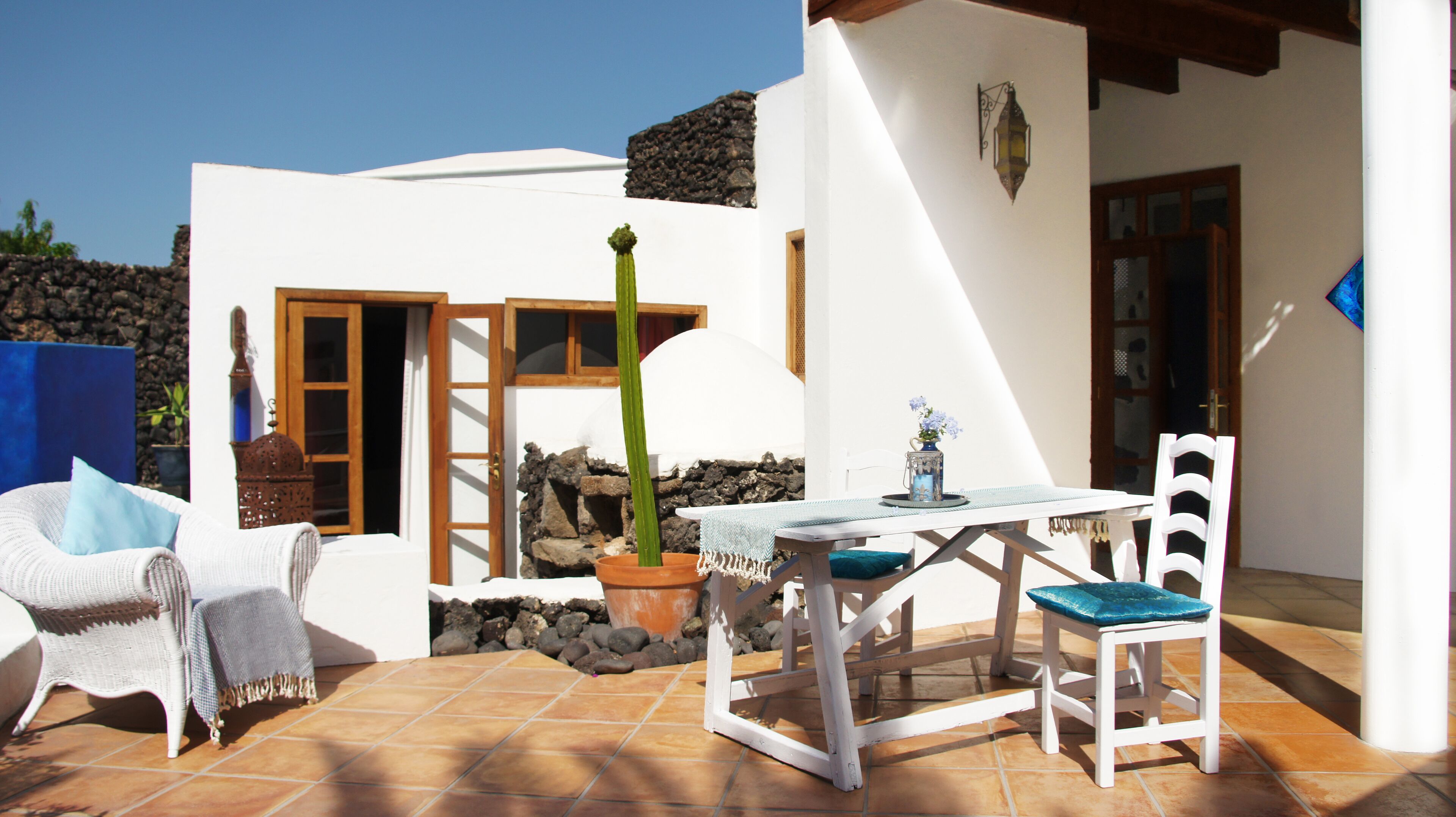 Spacious, stylish & comfortable stay in historic FINCA in beautiful Uga!