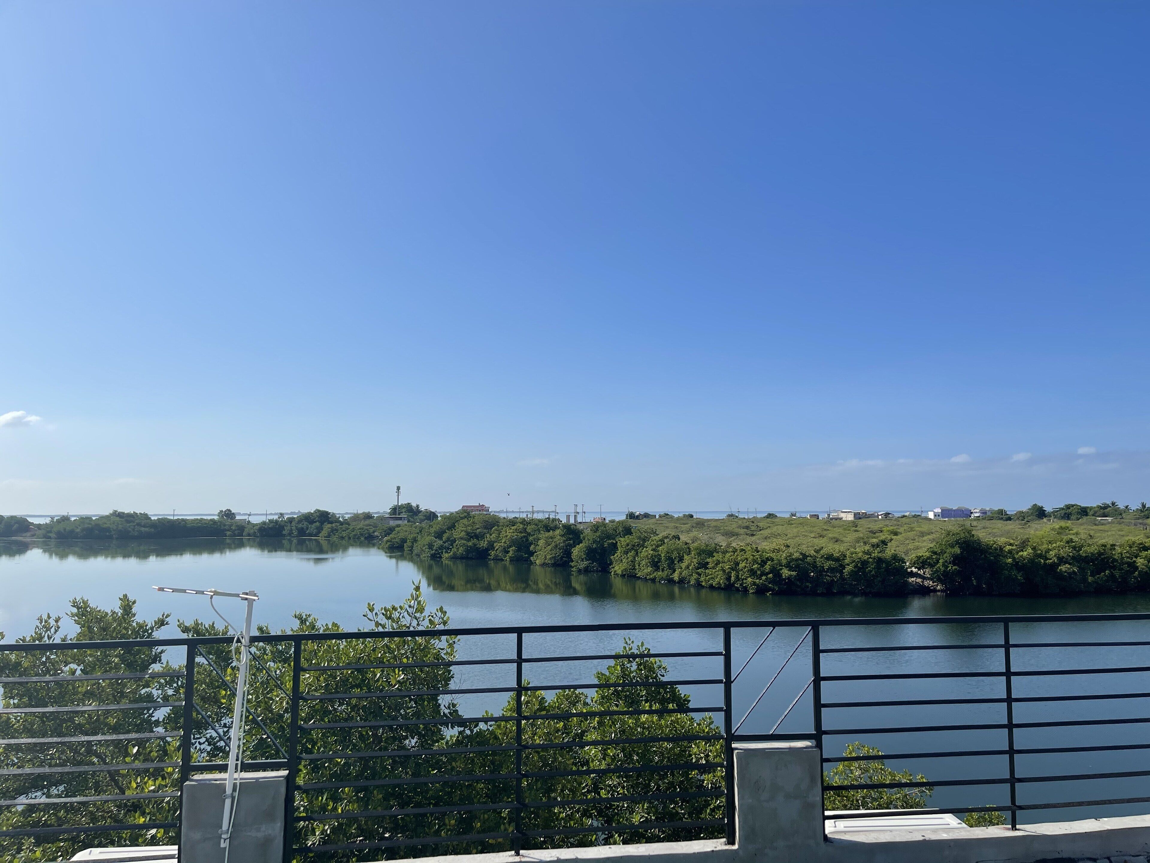 1 Bedroom Apartment on the Lake with Affordable Cars for Rent