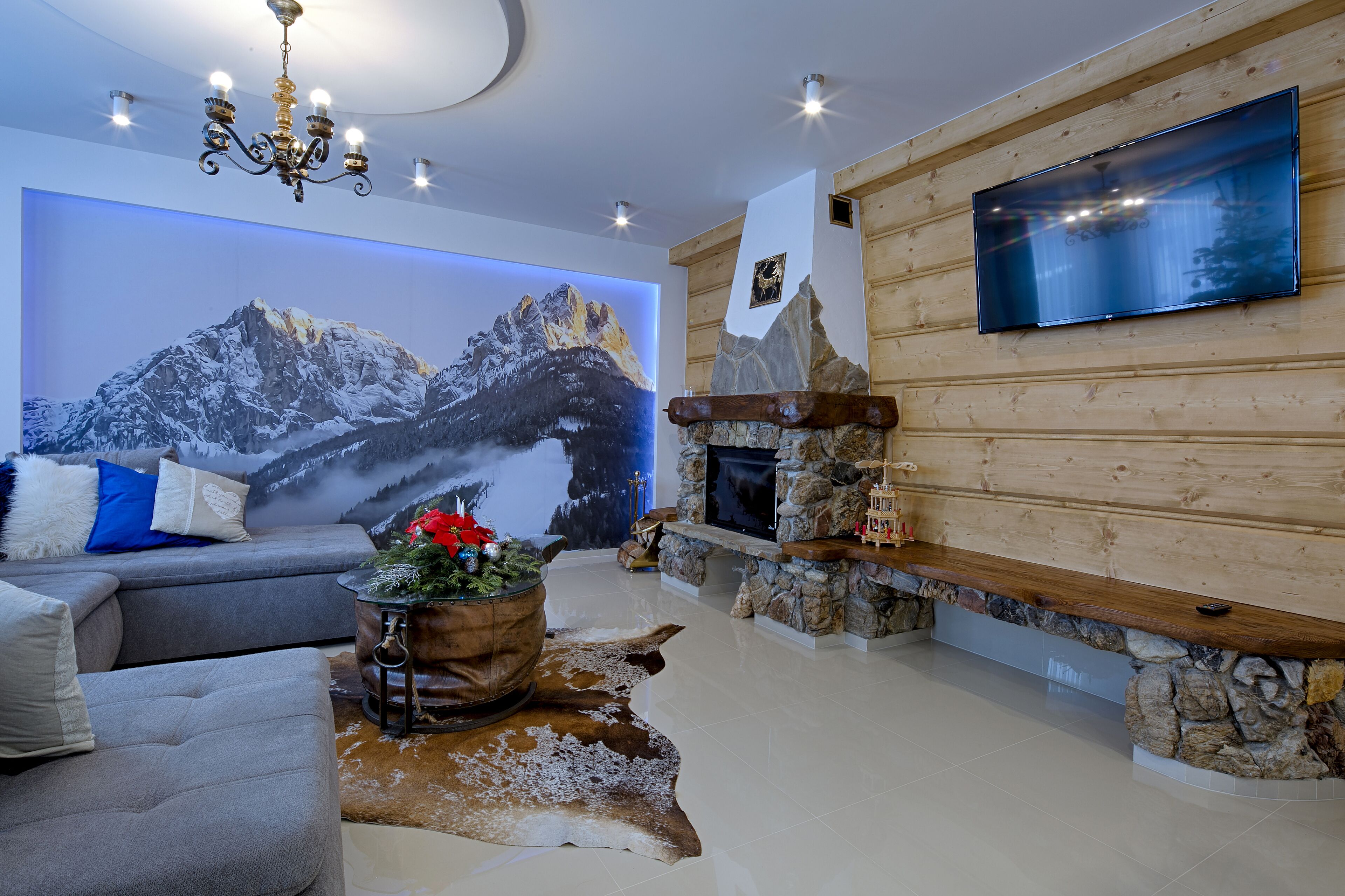 Luxury apartaments with SPA, combining traditional mountain folk with comfort 