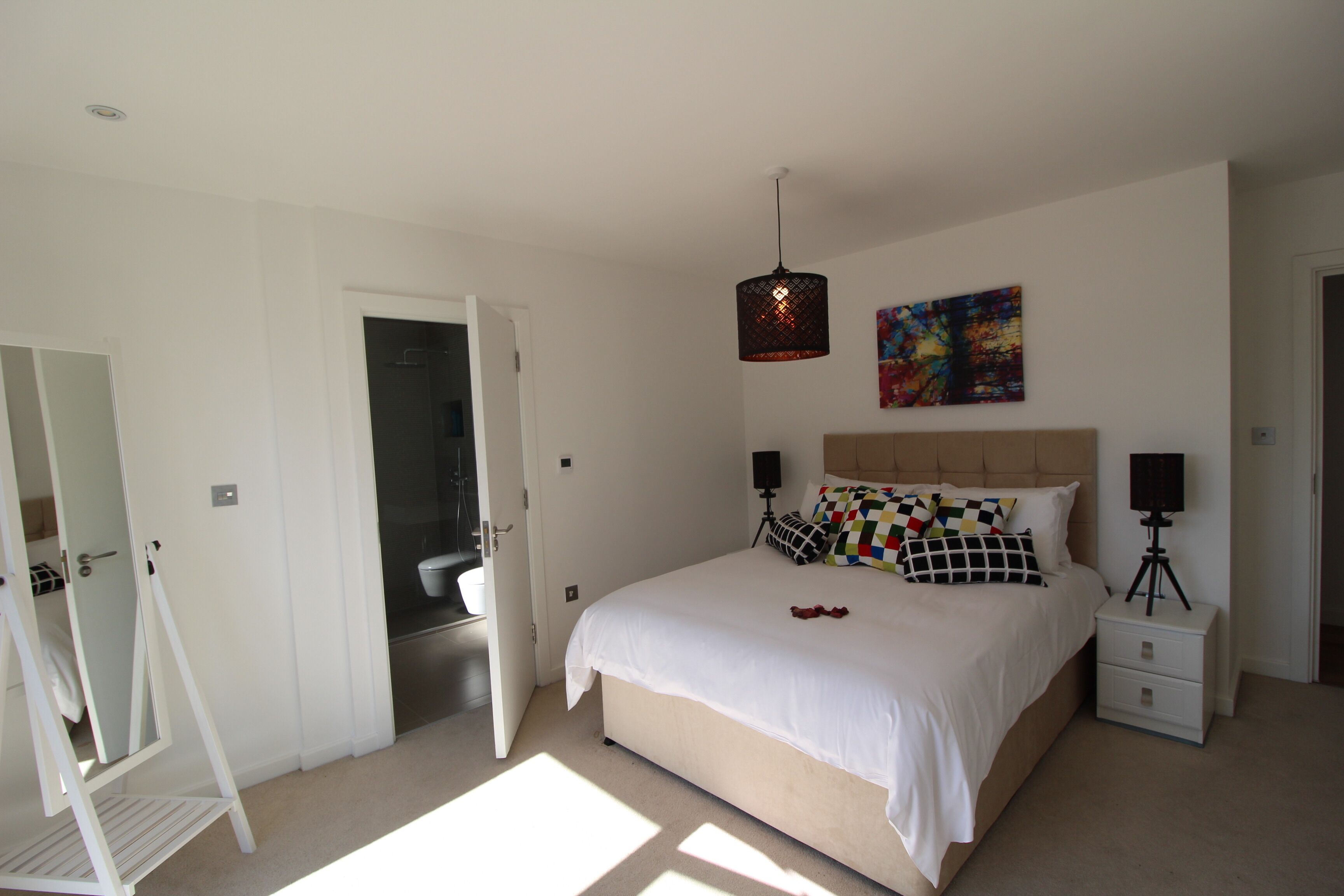 Luxury Modern 2 Bed Room 2 bathroom River View Apartment In Canary Wharf 