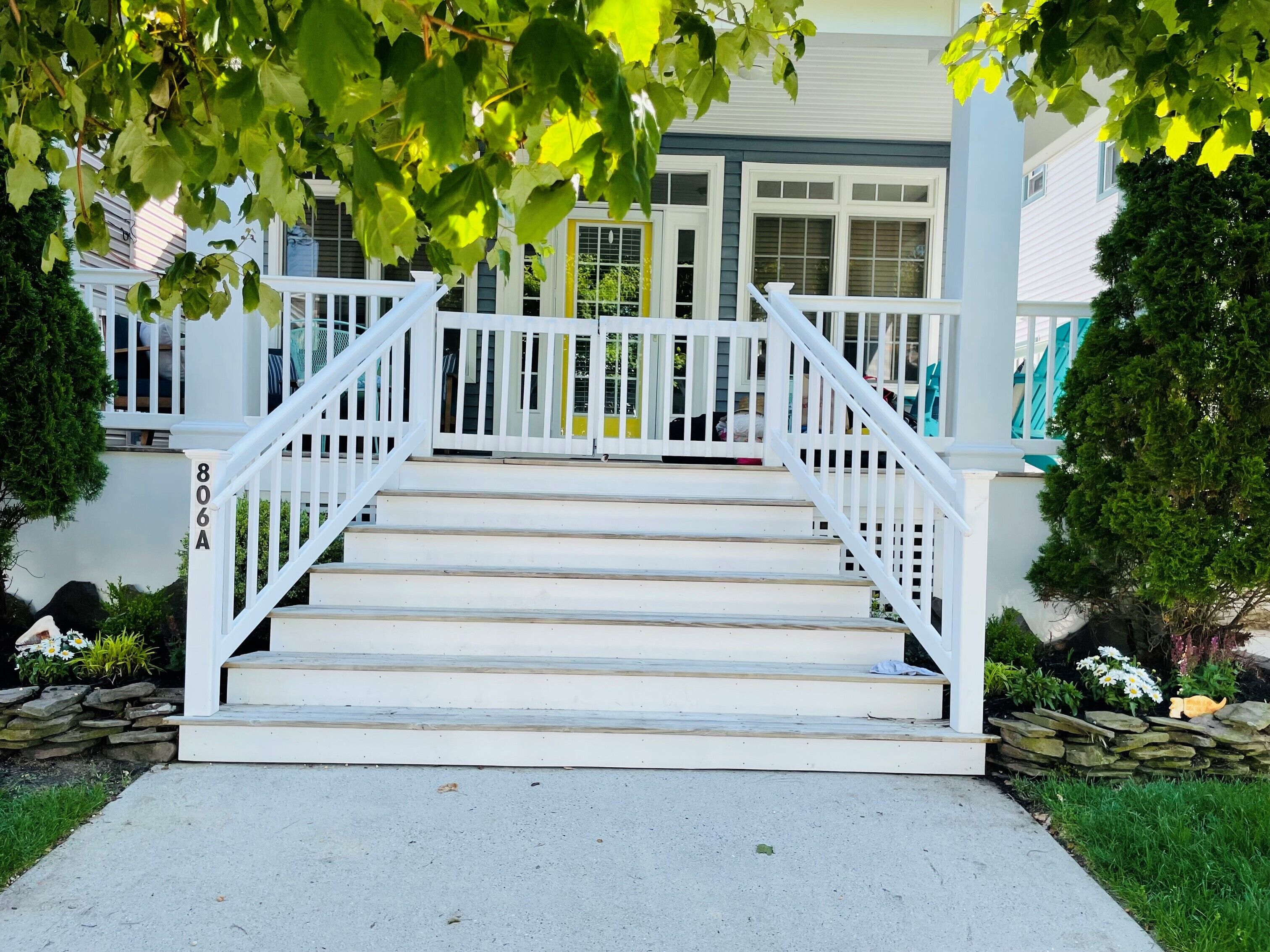 Booking 2024!!  - North End- Super Cute ! Pets welcomed! Block from beach!!