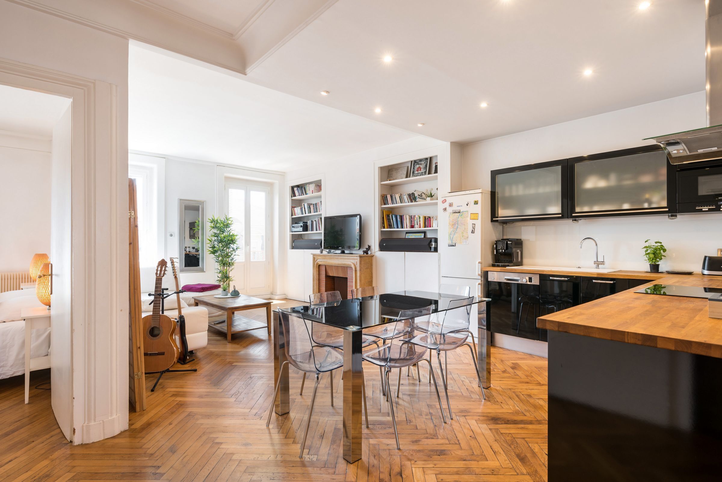 ★ SAXE & THE CITY ★ 90m², 1 to 8, Balcony with Fourvière view, Central LYON ❤️