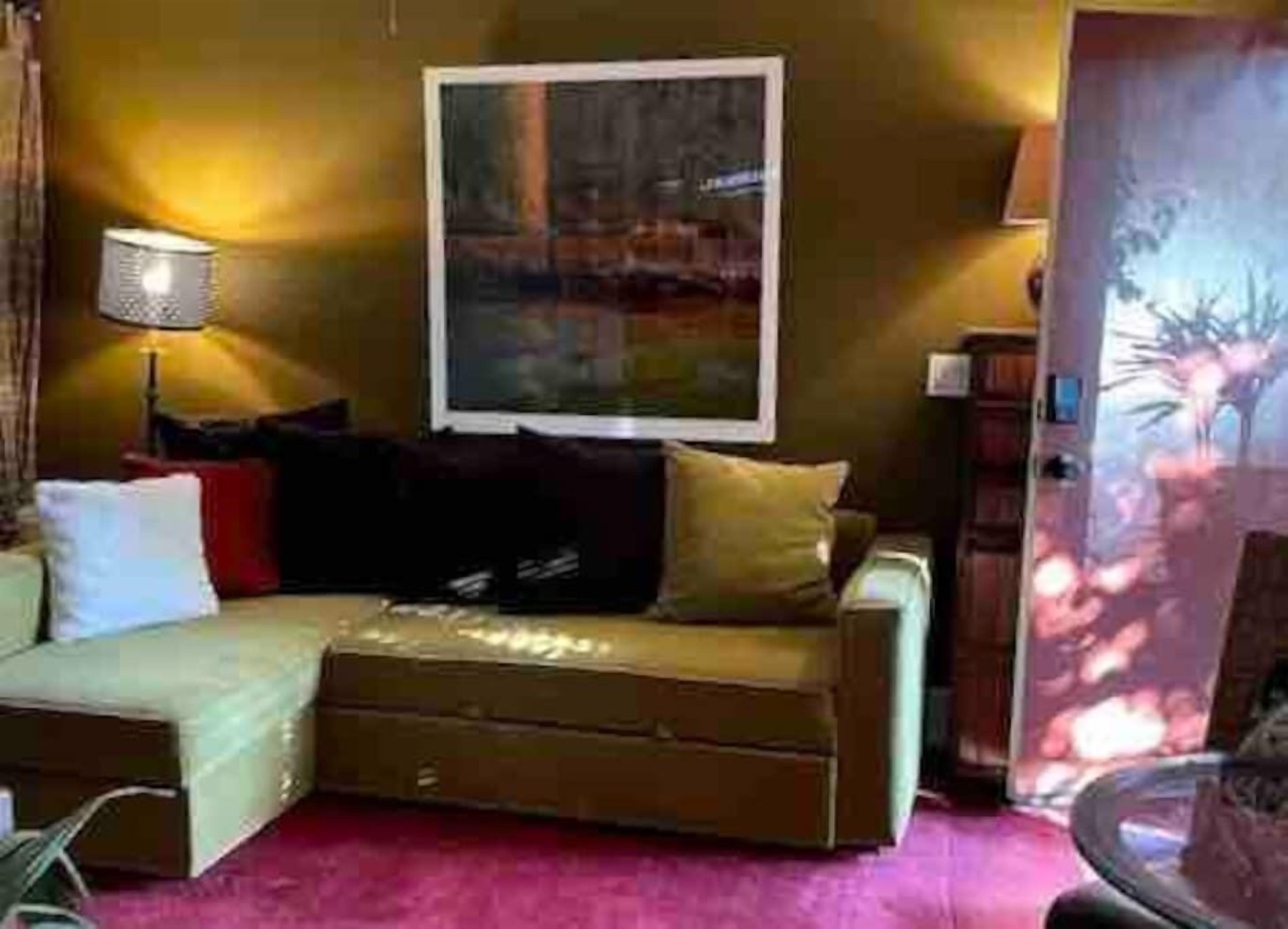 Baby Dux - Hip Hideaway on the Urban Wine Trail