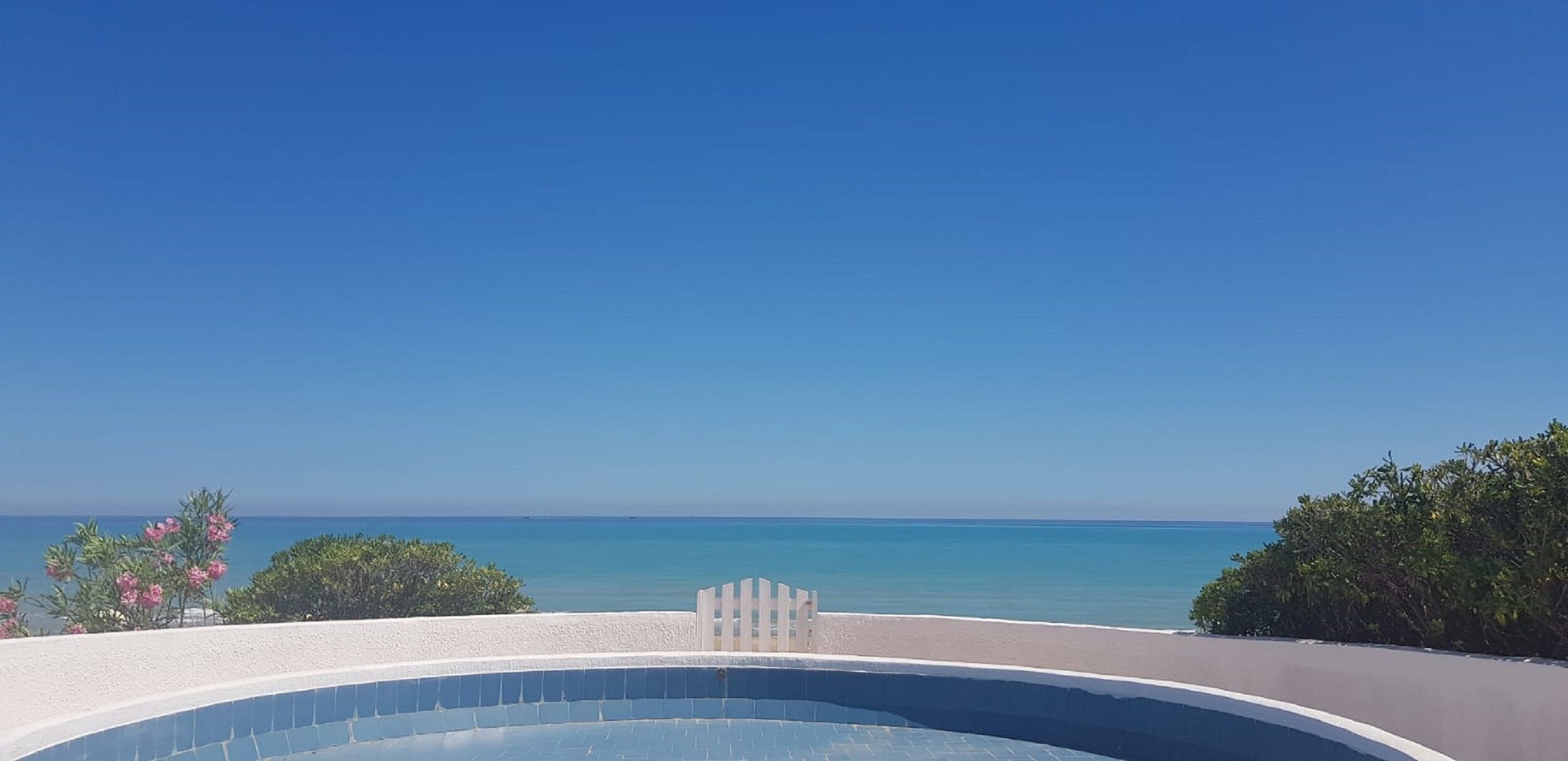 Beach, home with direct access to the sea