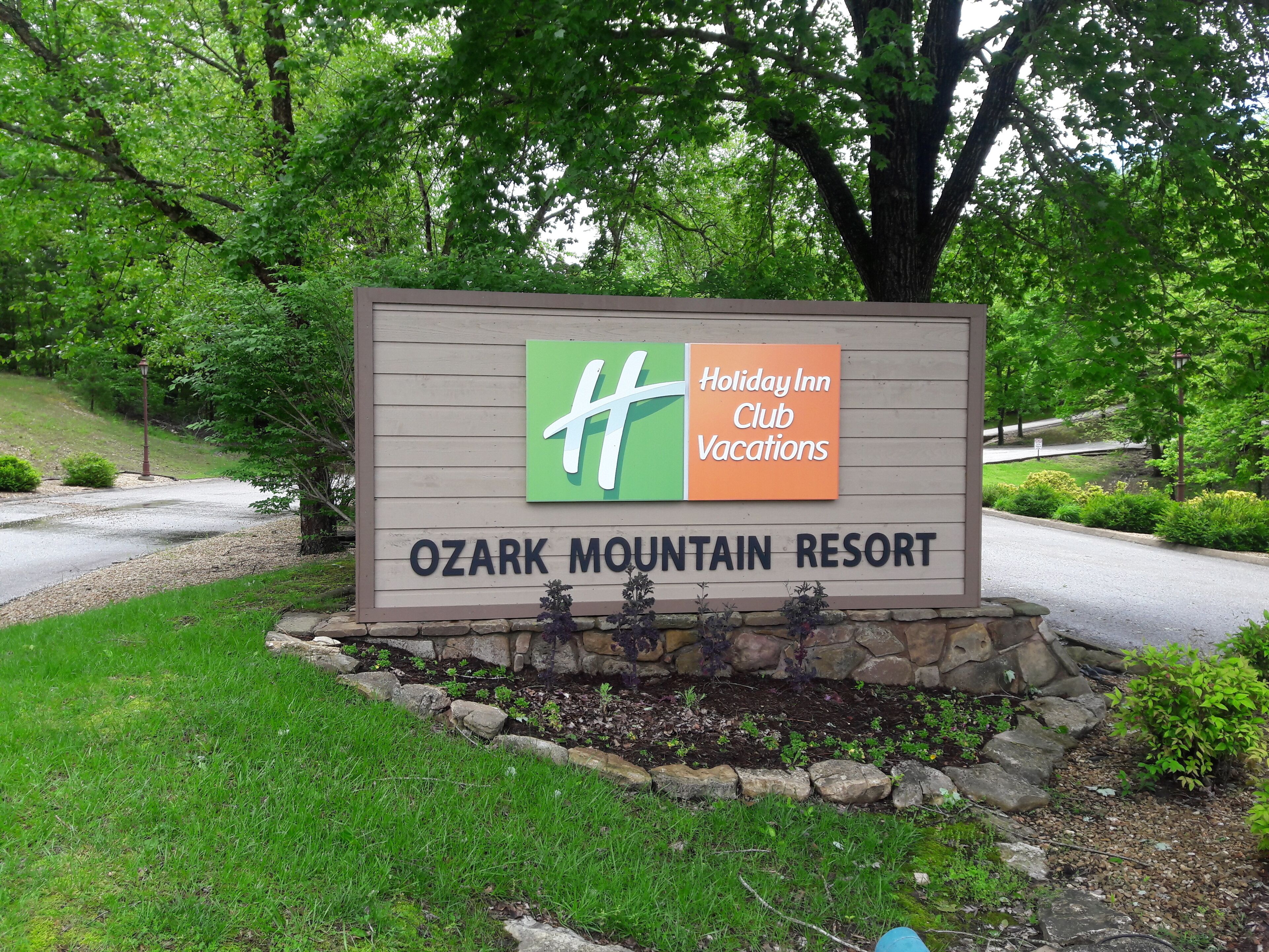 Beautiful walk-in condo in a peaceful lake setting with resort amenities. 