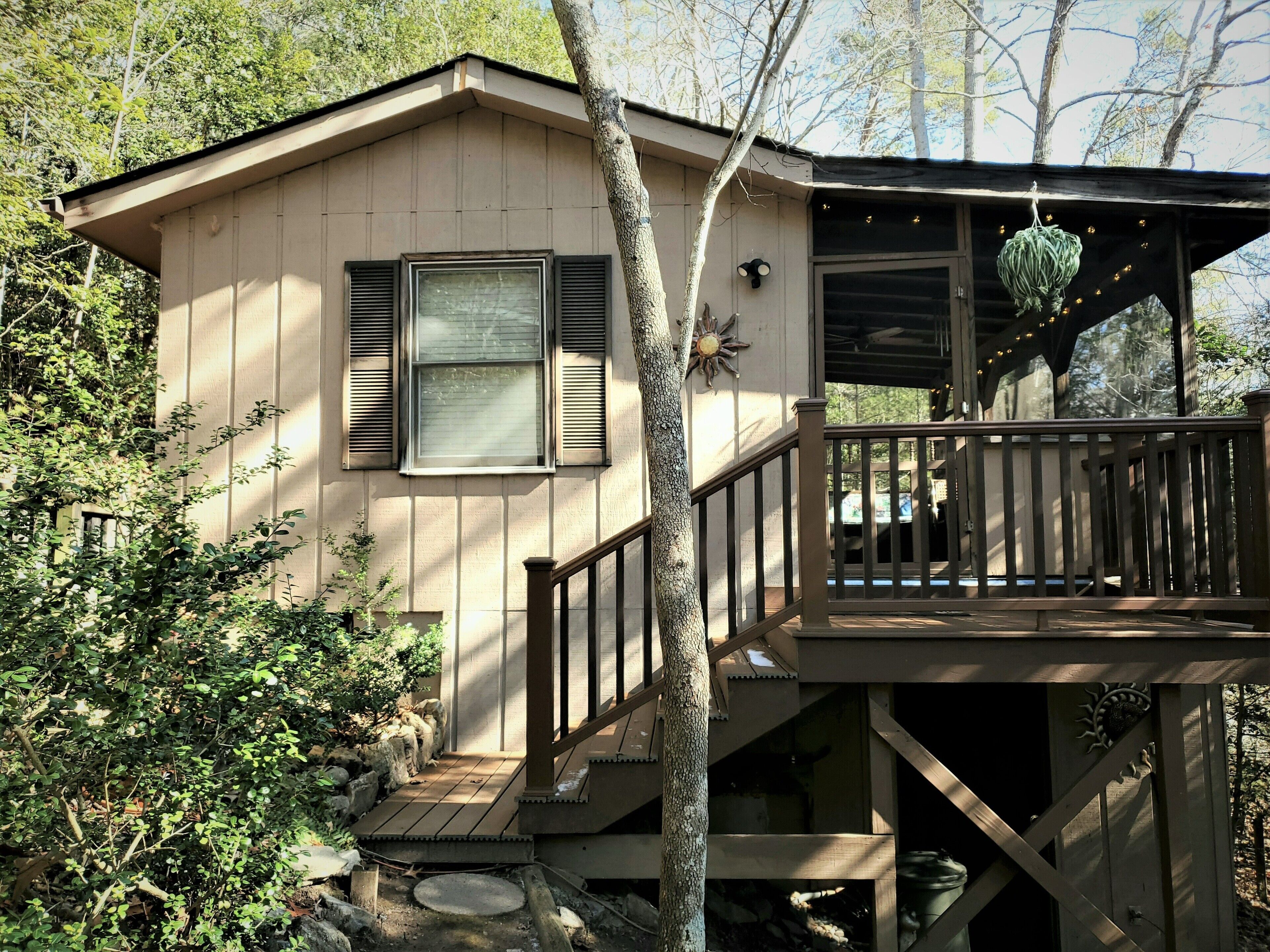  Convenient to downtown Asheville,  Biltmore Estate, and Blue Ridge Pky.  