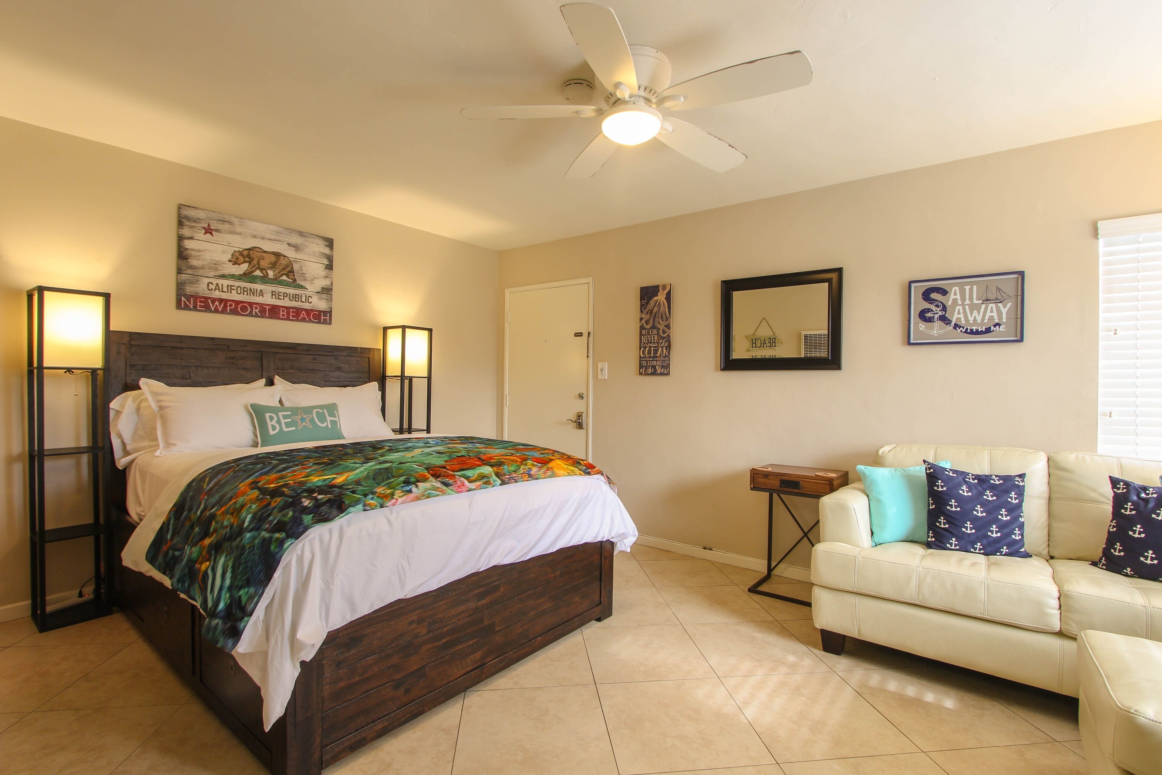 "Balboa Beach Escape"  Steps to Beach and Bay A/C + Garage Parking