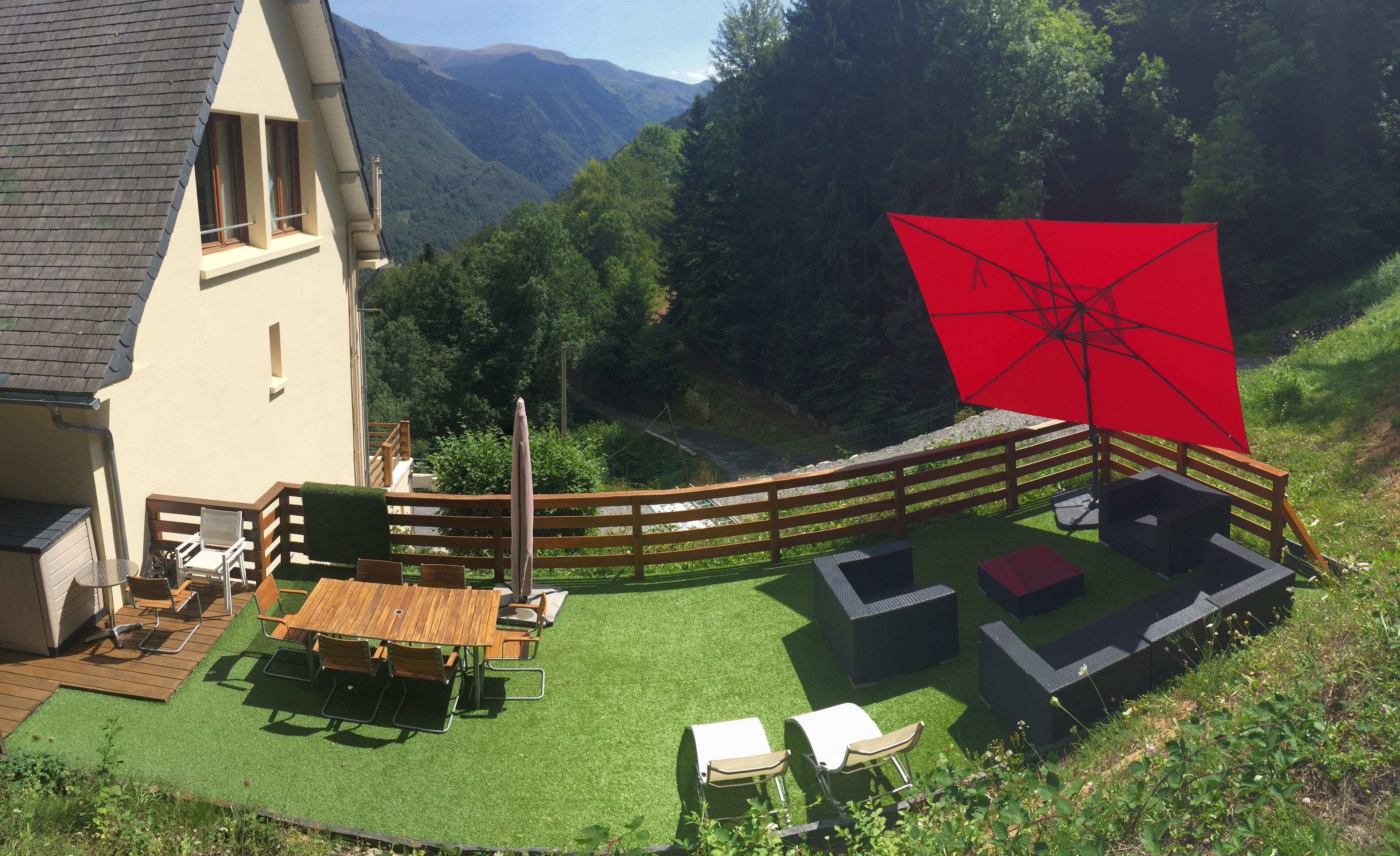 The House of ILHAN, AMAZING VIEW ON THE LOURON 