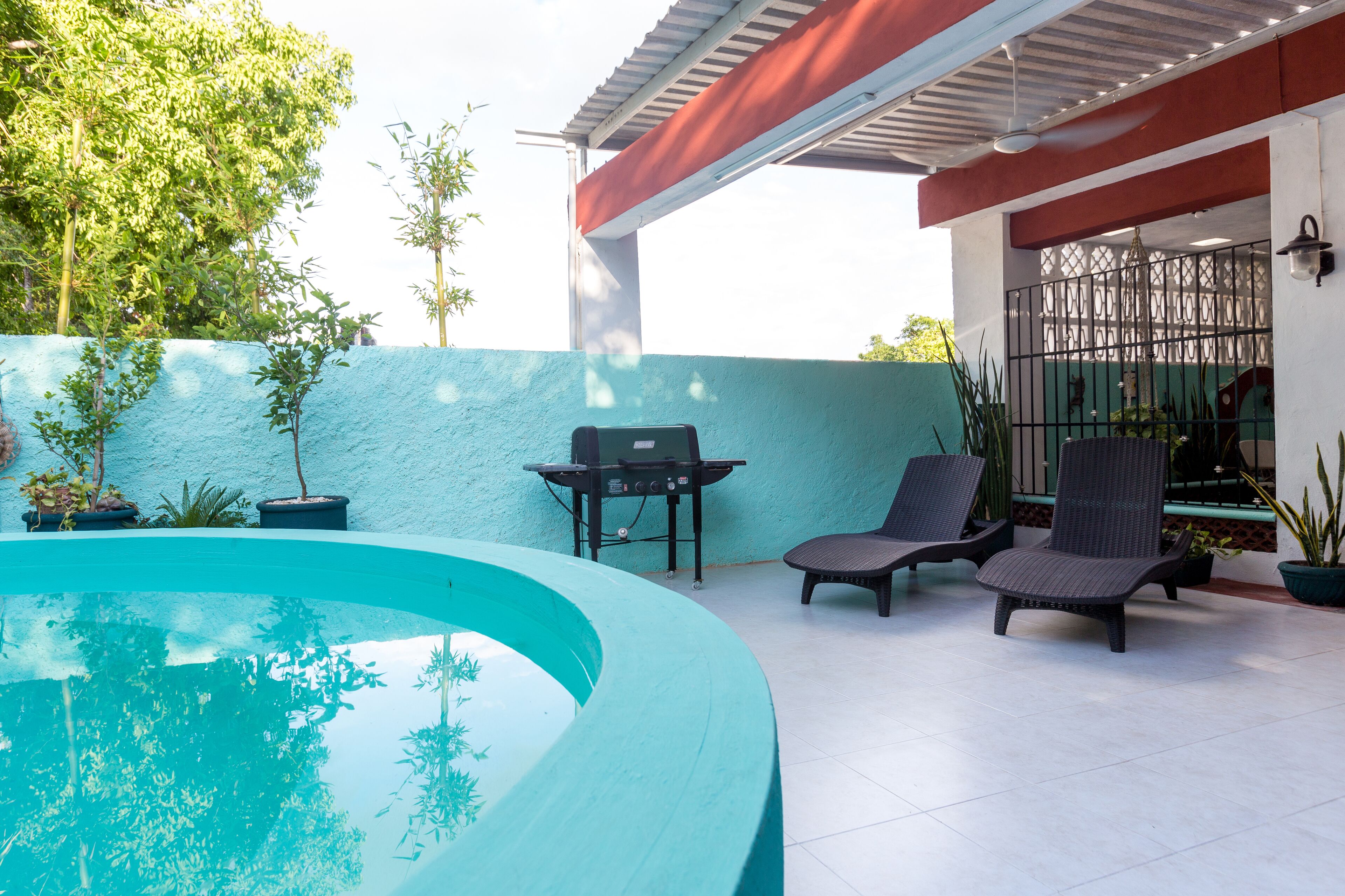 Studio w/shared plunge pool, Netflix, etc. .9 mi. from central sq.