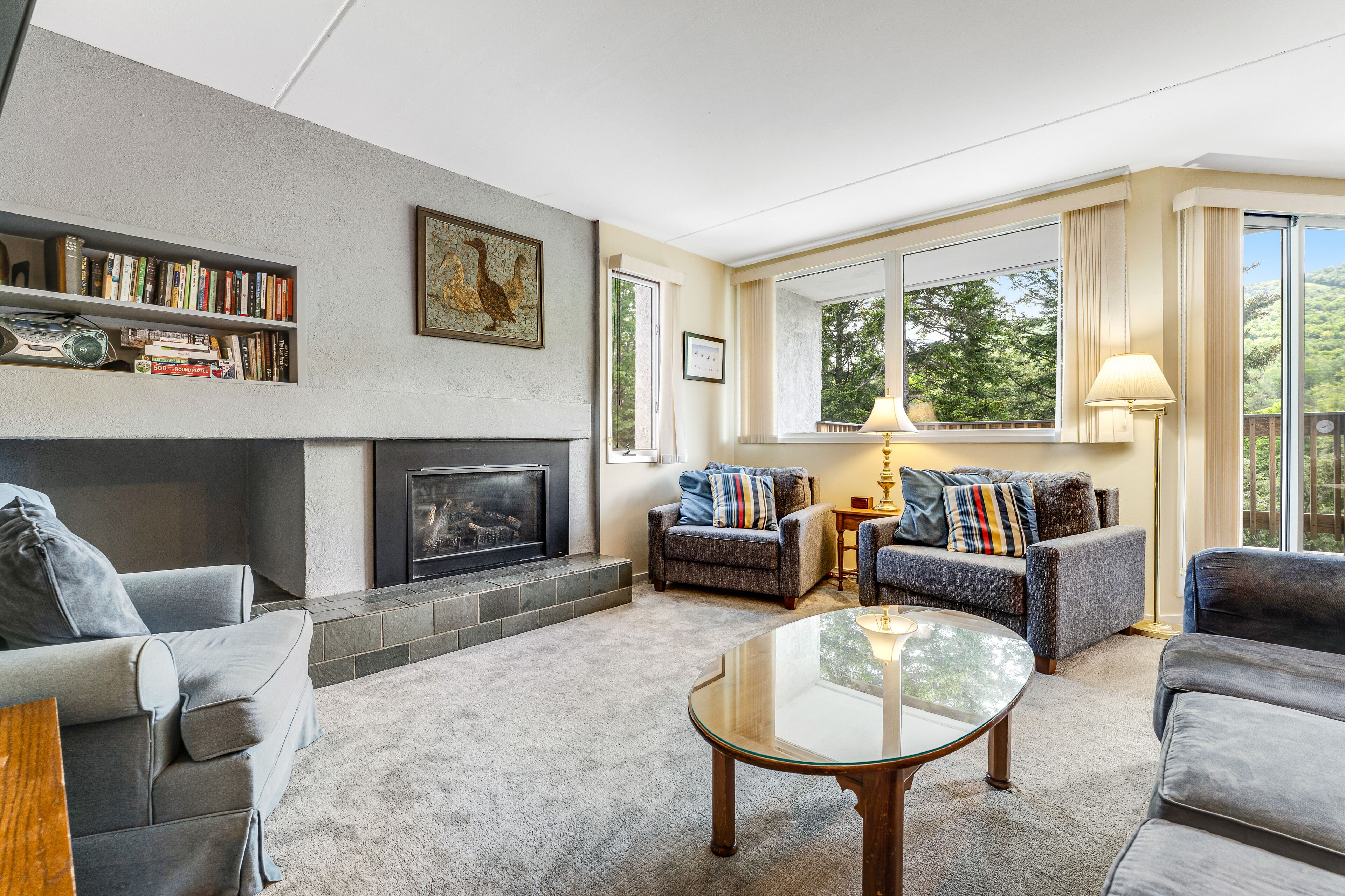 Welcoming Condo with Shared Pools, Hot Tub - Easy Access to Golf & Slopes