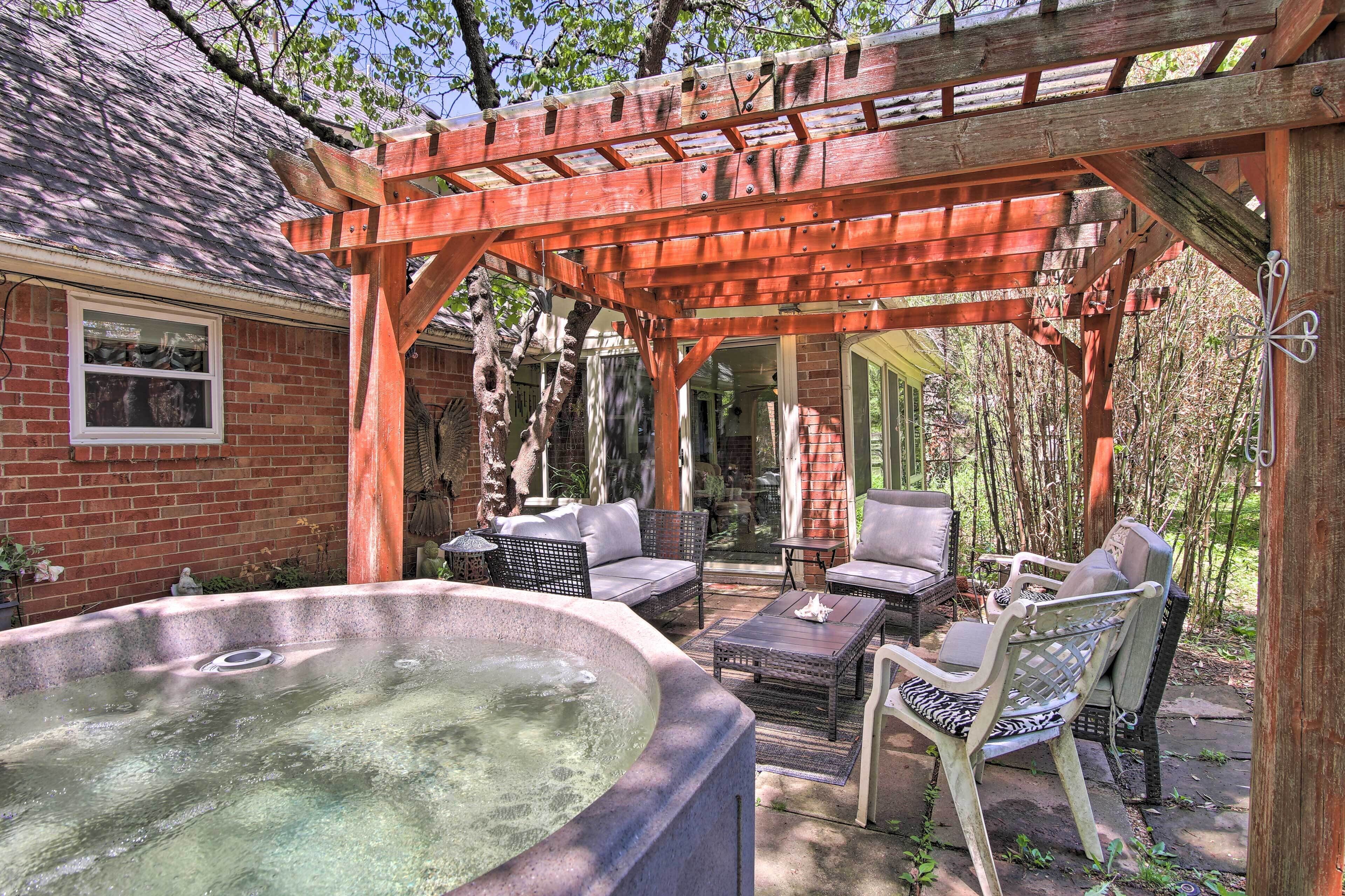 Private Home w/Hot Tub & Patio Near Downtown Tulsa