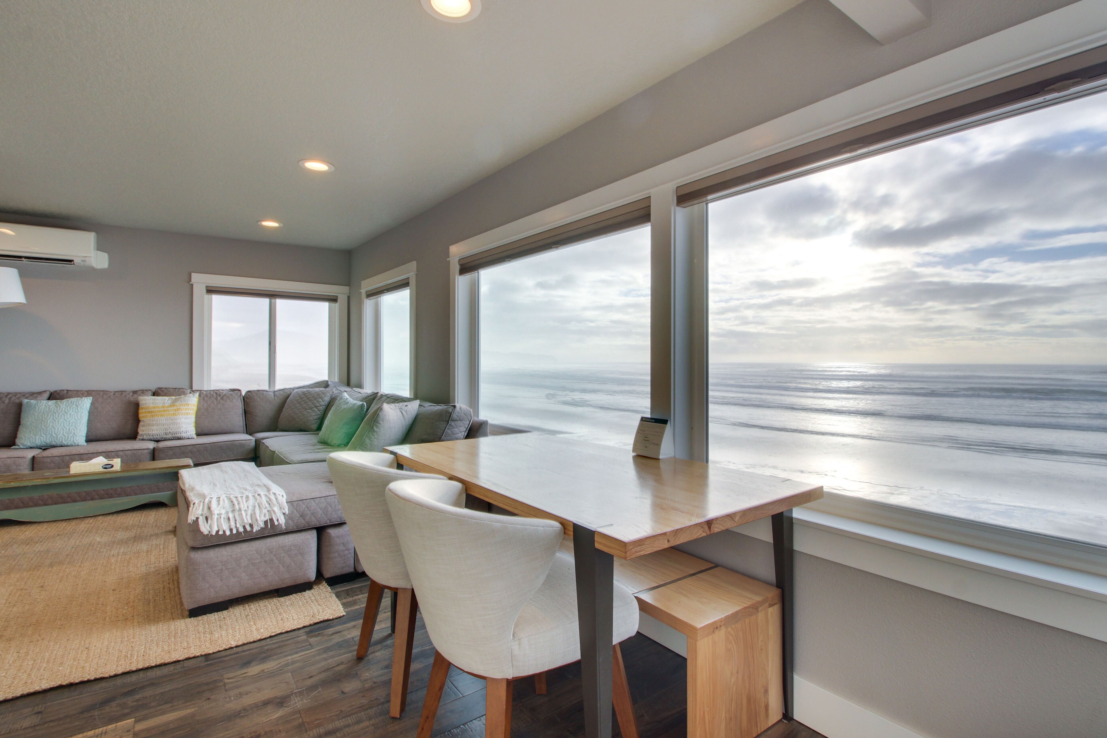 Stunning and redesigned oceanfront condo - dog-friendly, too!