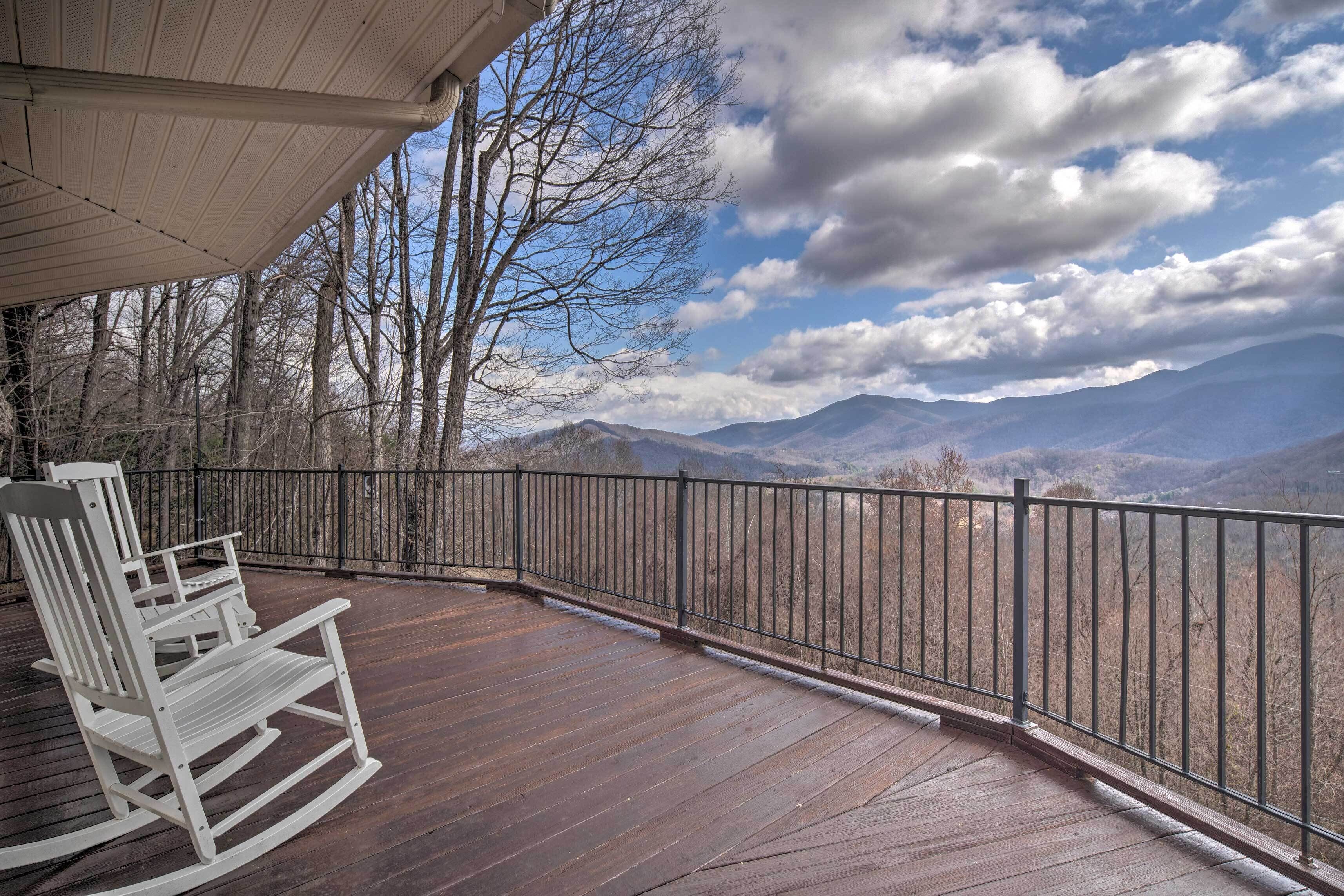 Charming Burnsville Apartment w/ Stunning Views!