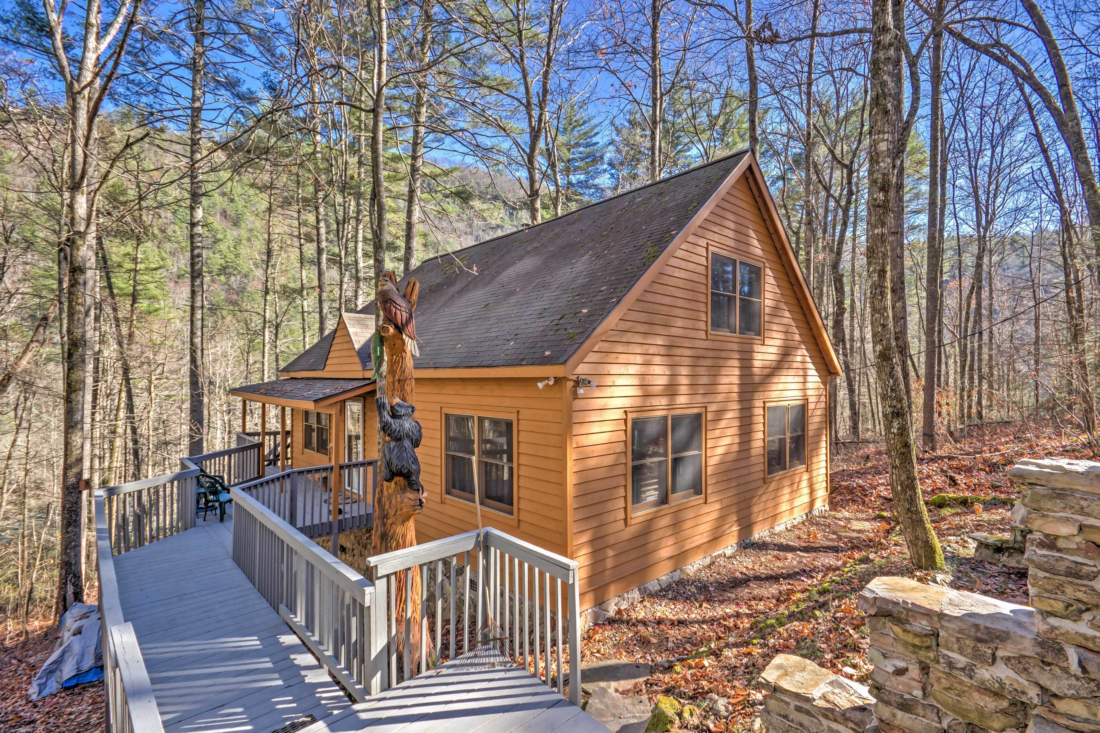Highlands Cabin w/ Forest Views < 4 Mi to Cashiers
