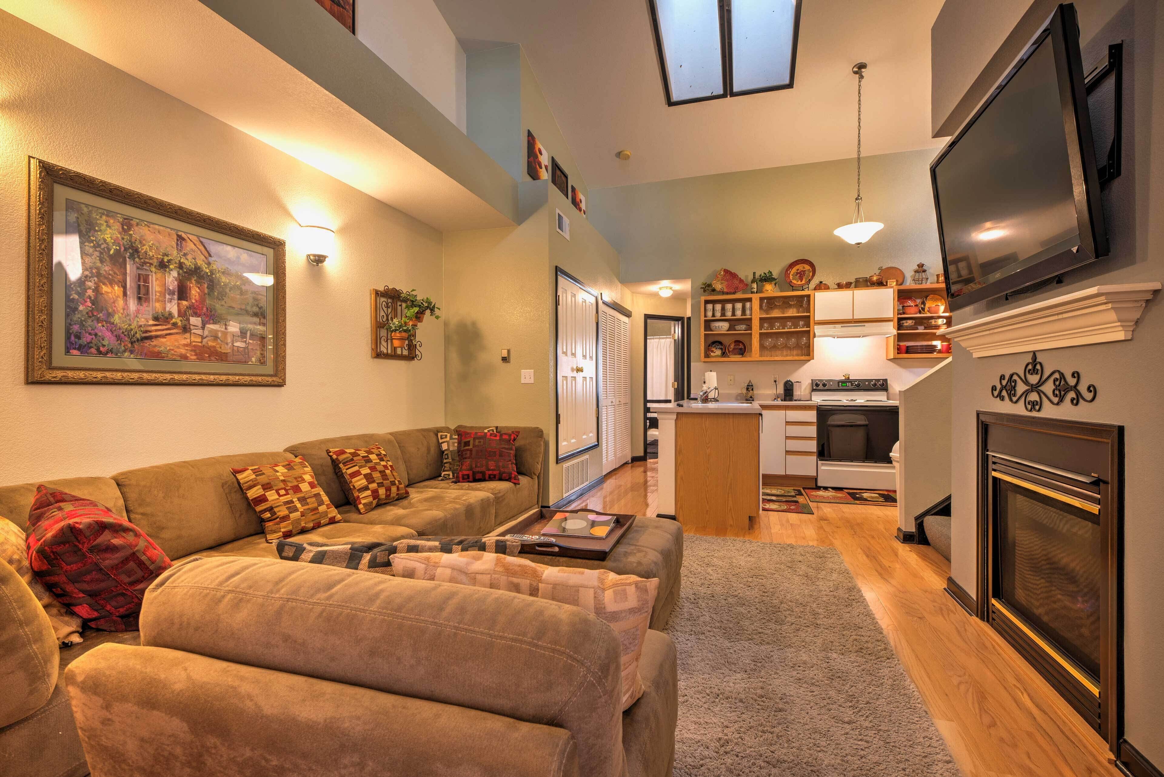 Cozy Littleton Condo w/Loft & Patio on Golf Course