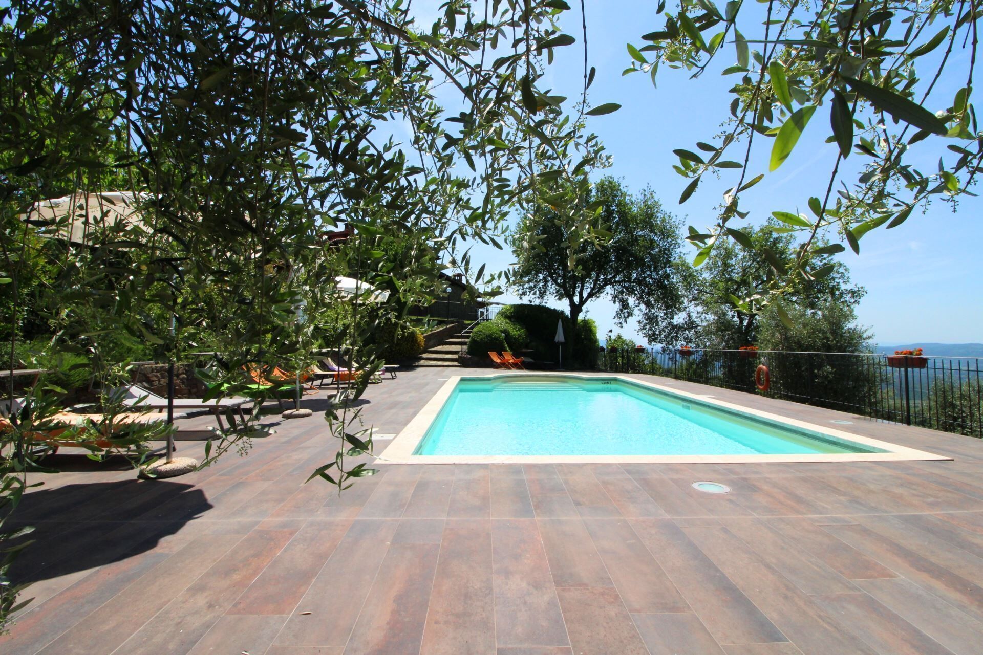 Cosy apartment for 6 guests with WIFI, pool, TV, pets allowed and parking
