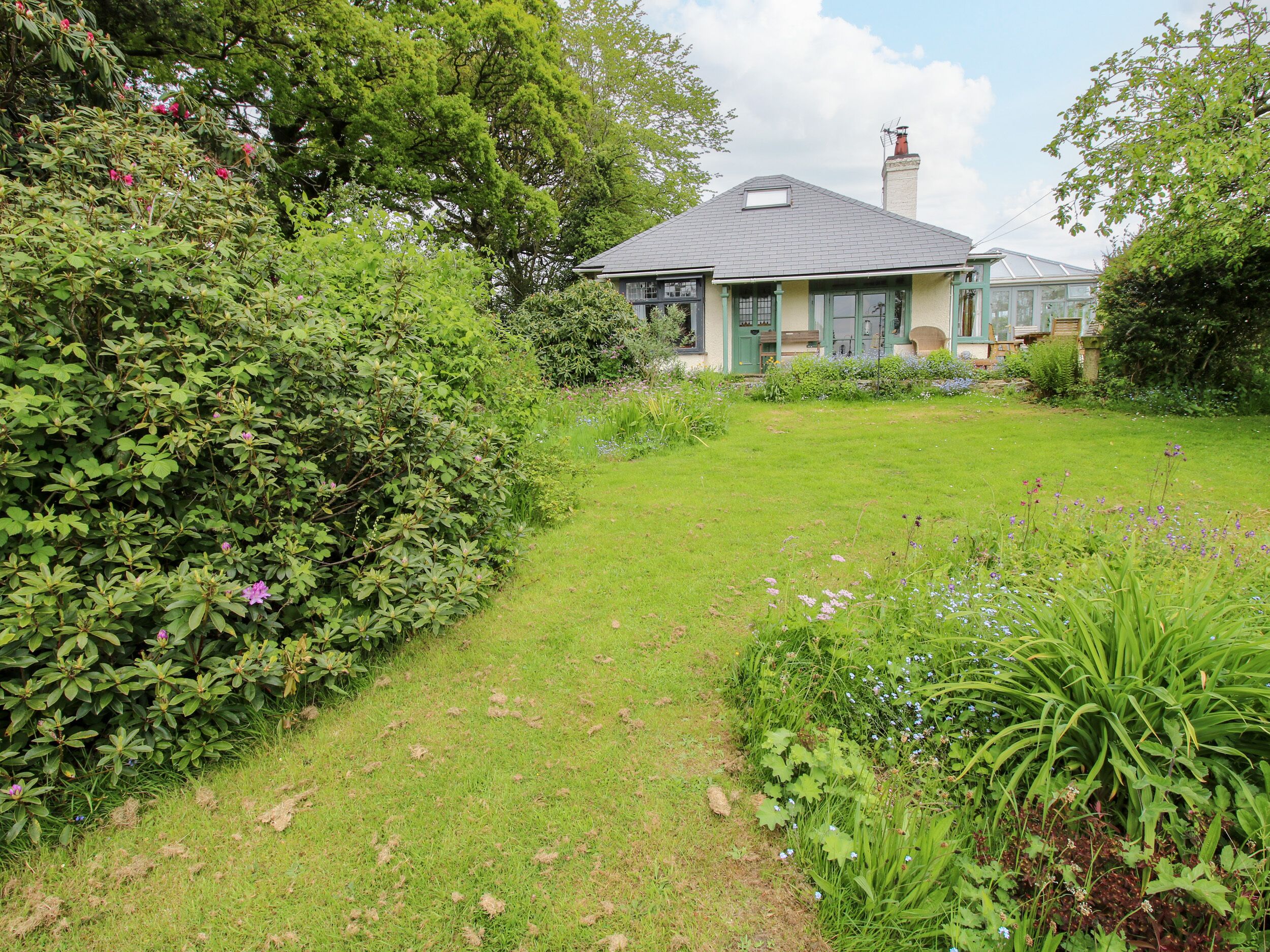 HILL BROW, pet friendly, with open fire in Hatton, Shropshire