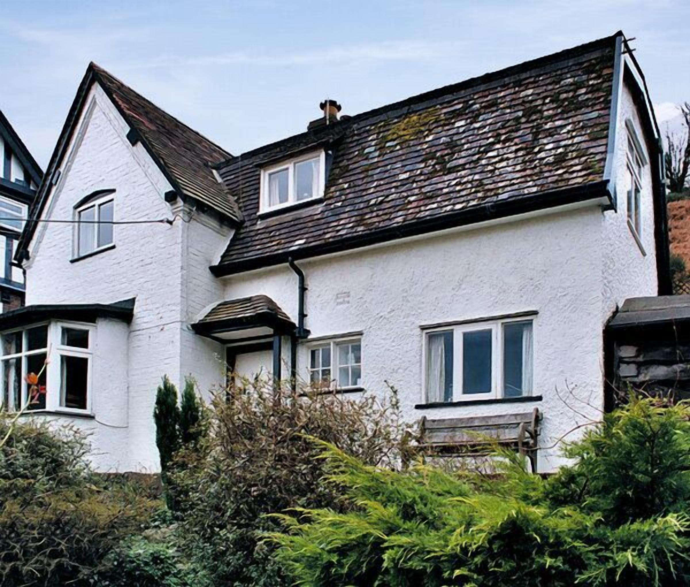 SHEPHERDS COTTAGE, pet friendly, with a garden in Church Stretton
