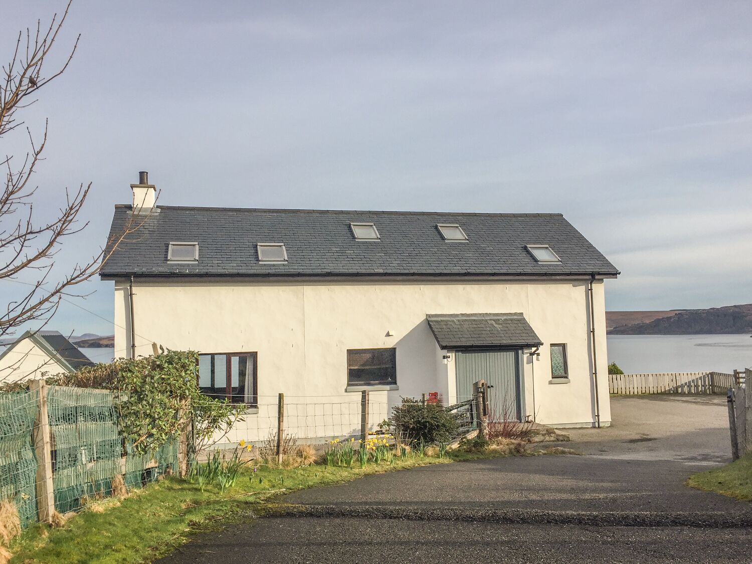 COAST HOUSE, pet friendly, with open fire in Laide