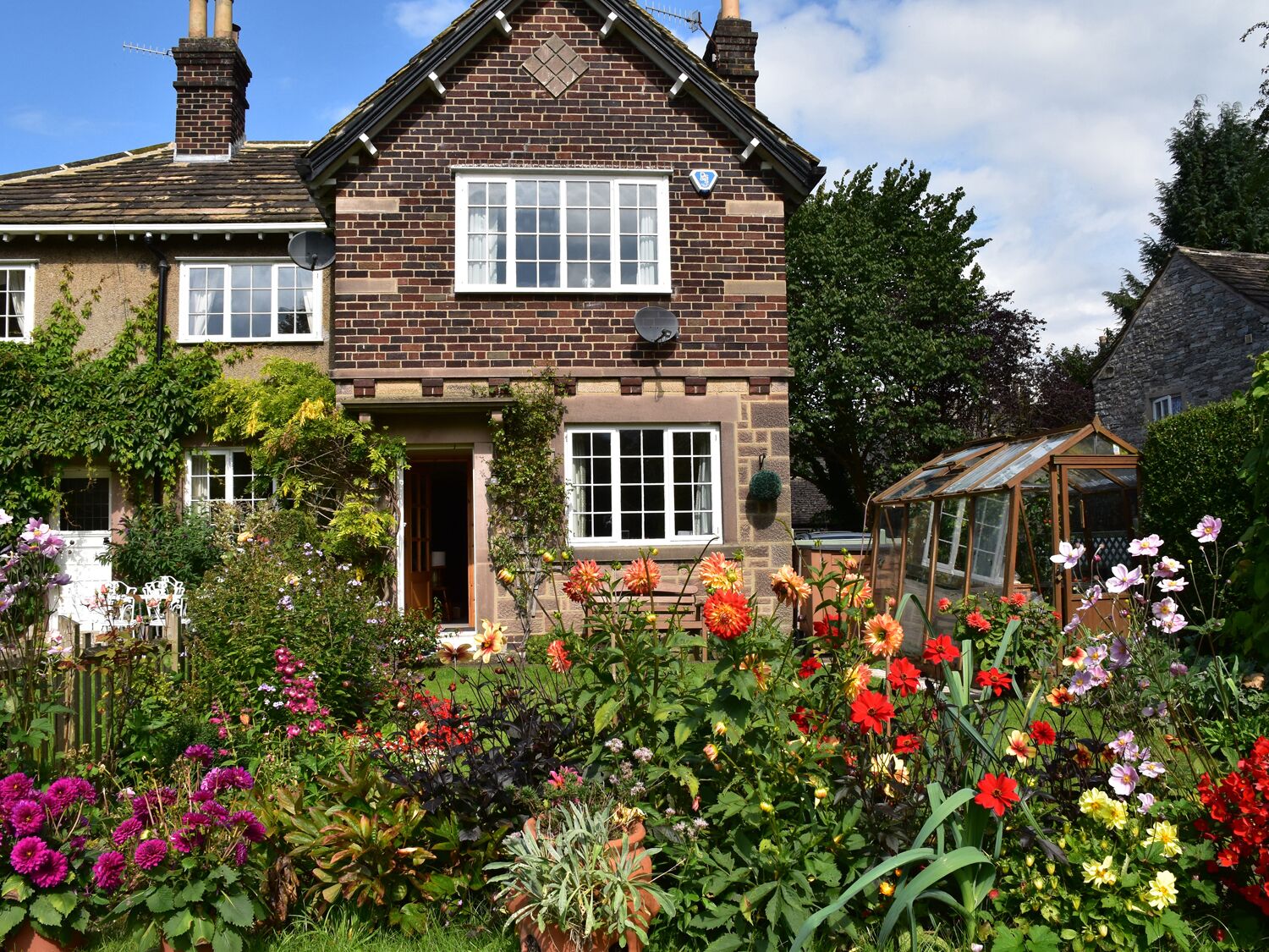 WILLOW COTTAGE, family friendly in Ashford-In-The-Water