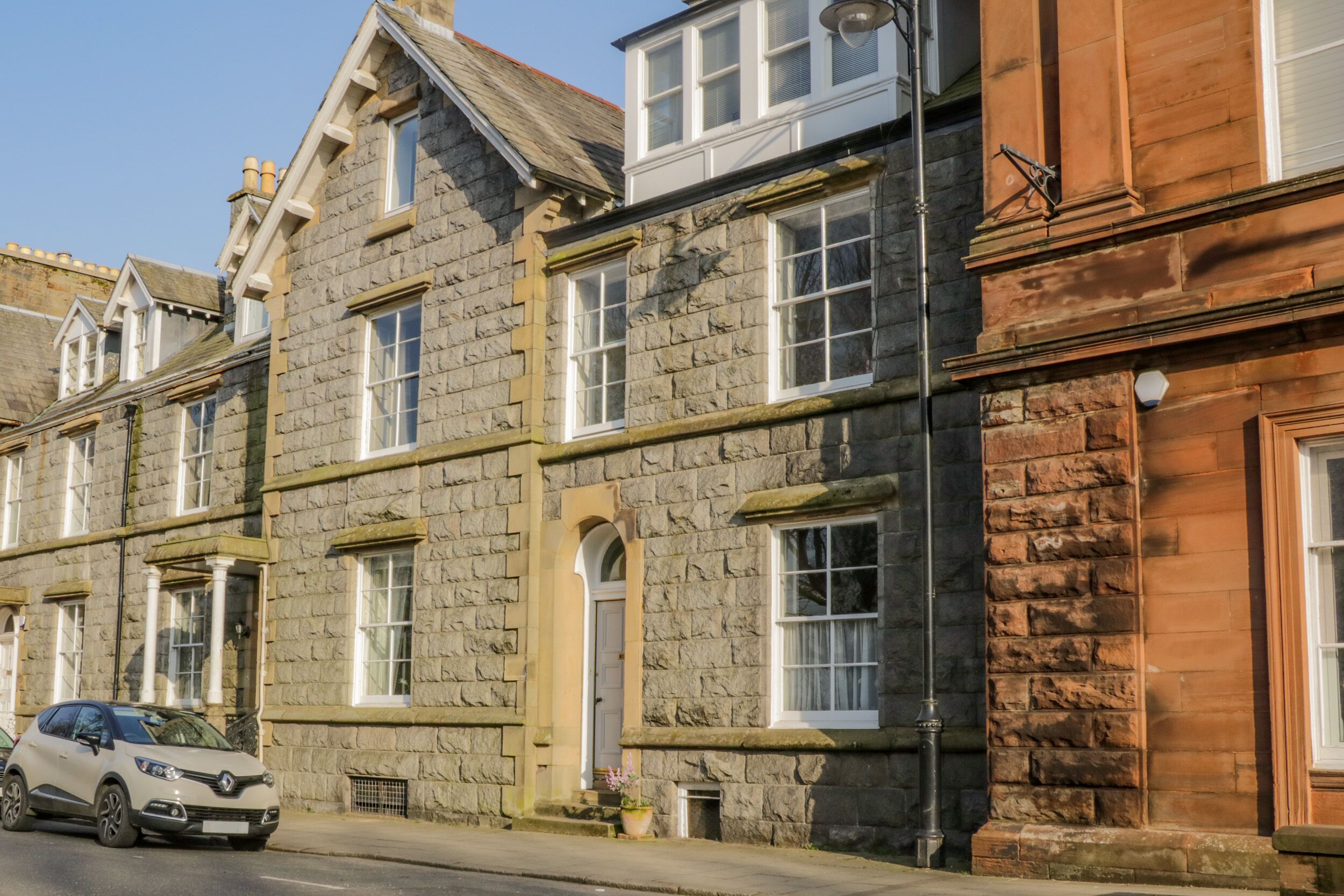 1 MEWS LANE, family friendly in Kirkcudbright
