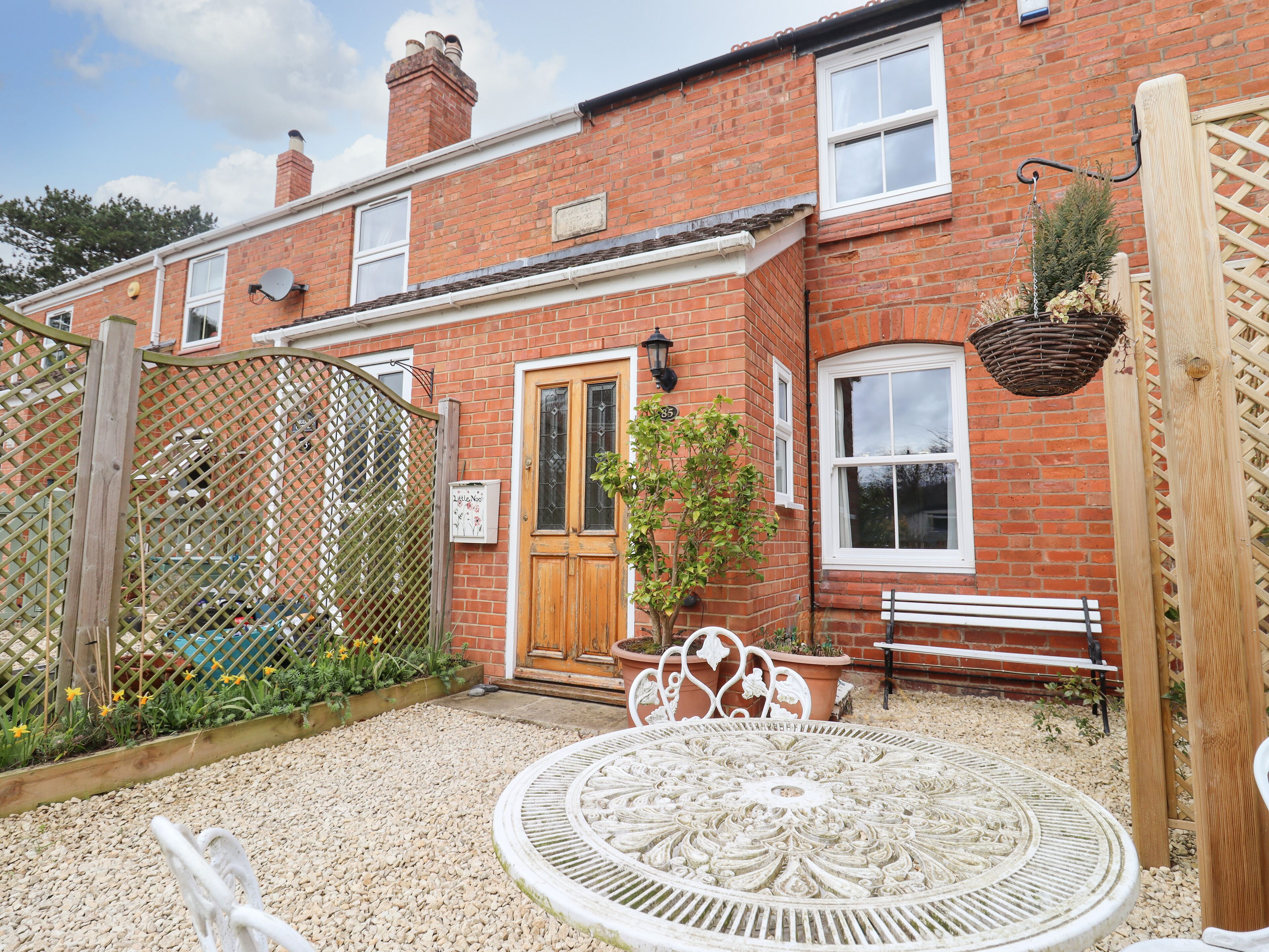 LITTLE NOO, family friendly, with a garden in Upton St Leonards