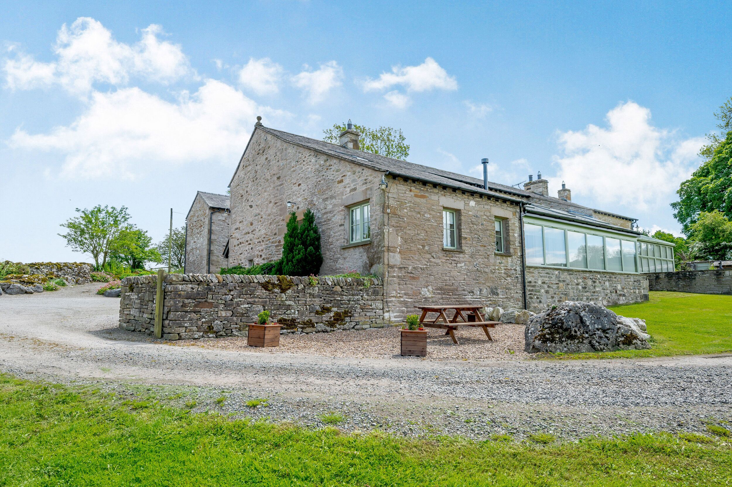 PICKLE COTTAGE, romantic, luxury holiday cottage in Kirkby Lonsdale